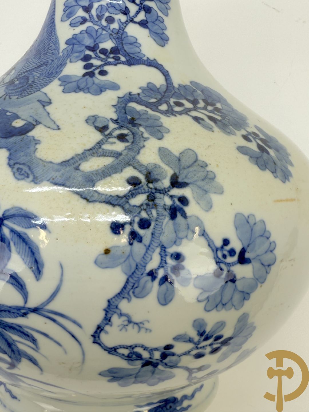 Chinese blauw/witte porseleinen kalebasvormige vaas met bloemen- en vogeldecor, onderaan gemerkt