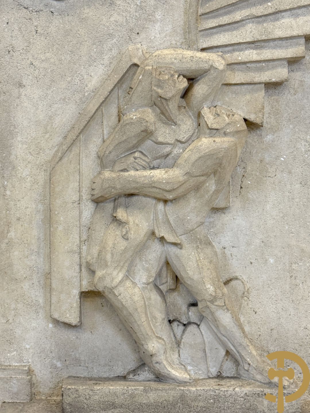 WILLAERT getekend - Gestyleerd Art Deco basrelief met Icarus en vliegenierssymbool in beton