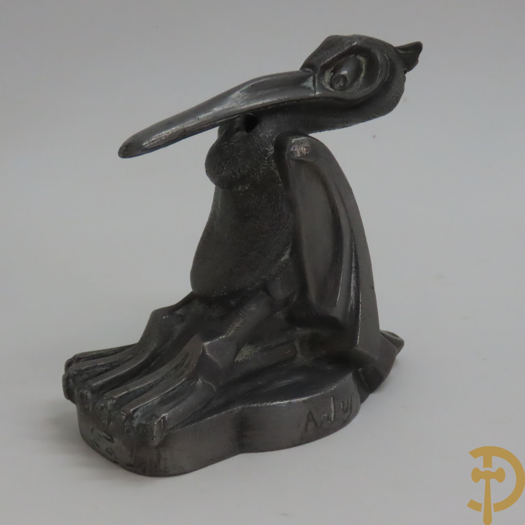 Mascotte voor een auto : ARTUS get. (pseudoniem Max Le Verrier) 