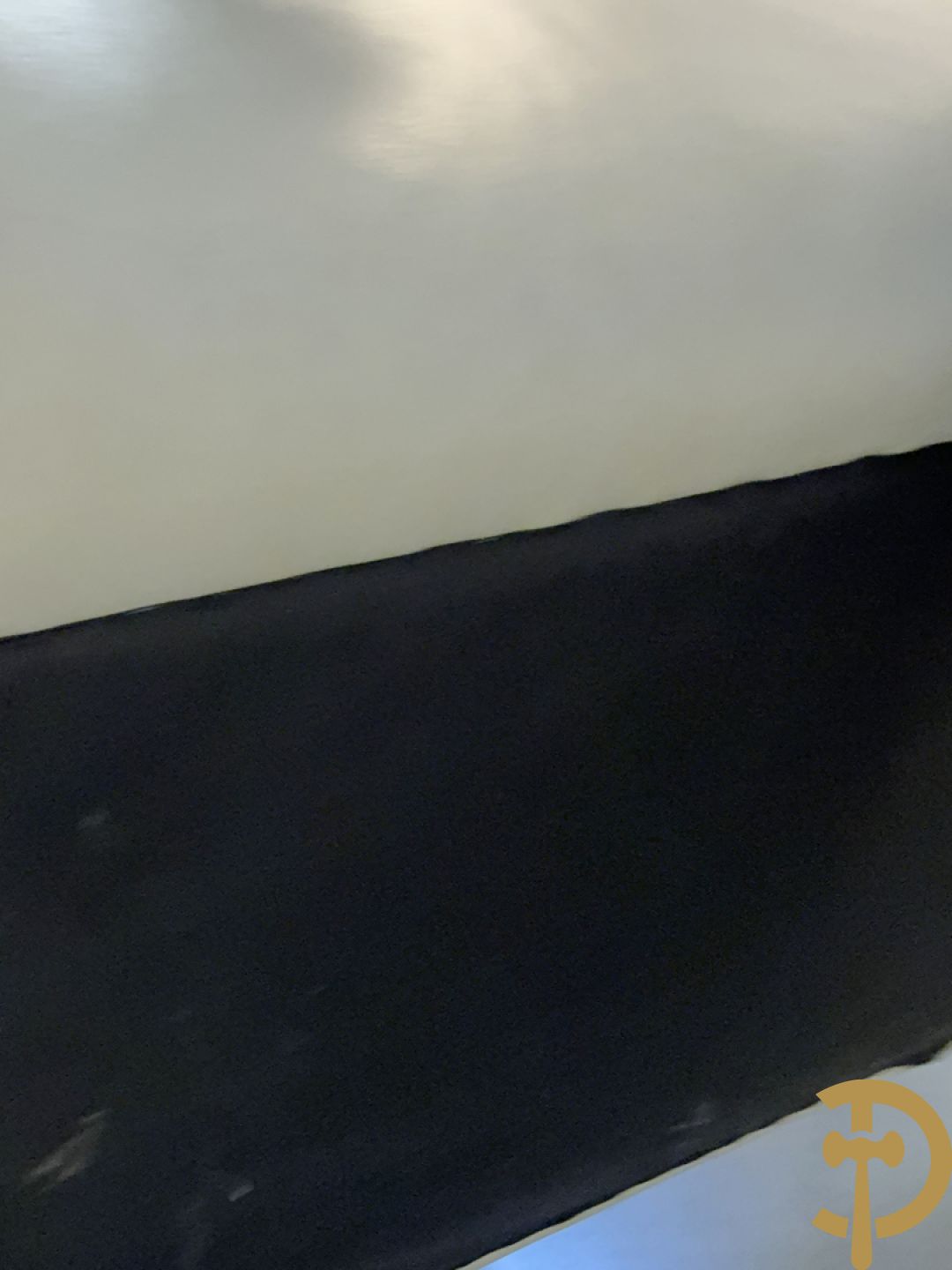 Salonensemble Koinor bestaande uit 3 elementen waarvan groot element met uittrekbaar voeteinde en twee tweezits