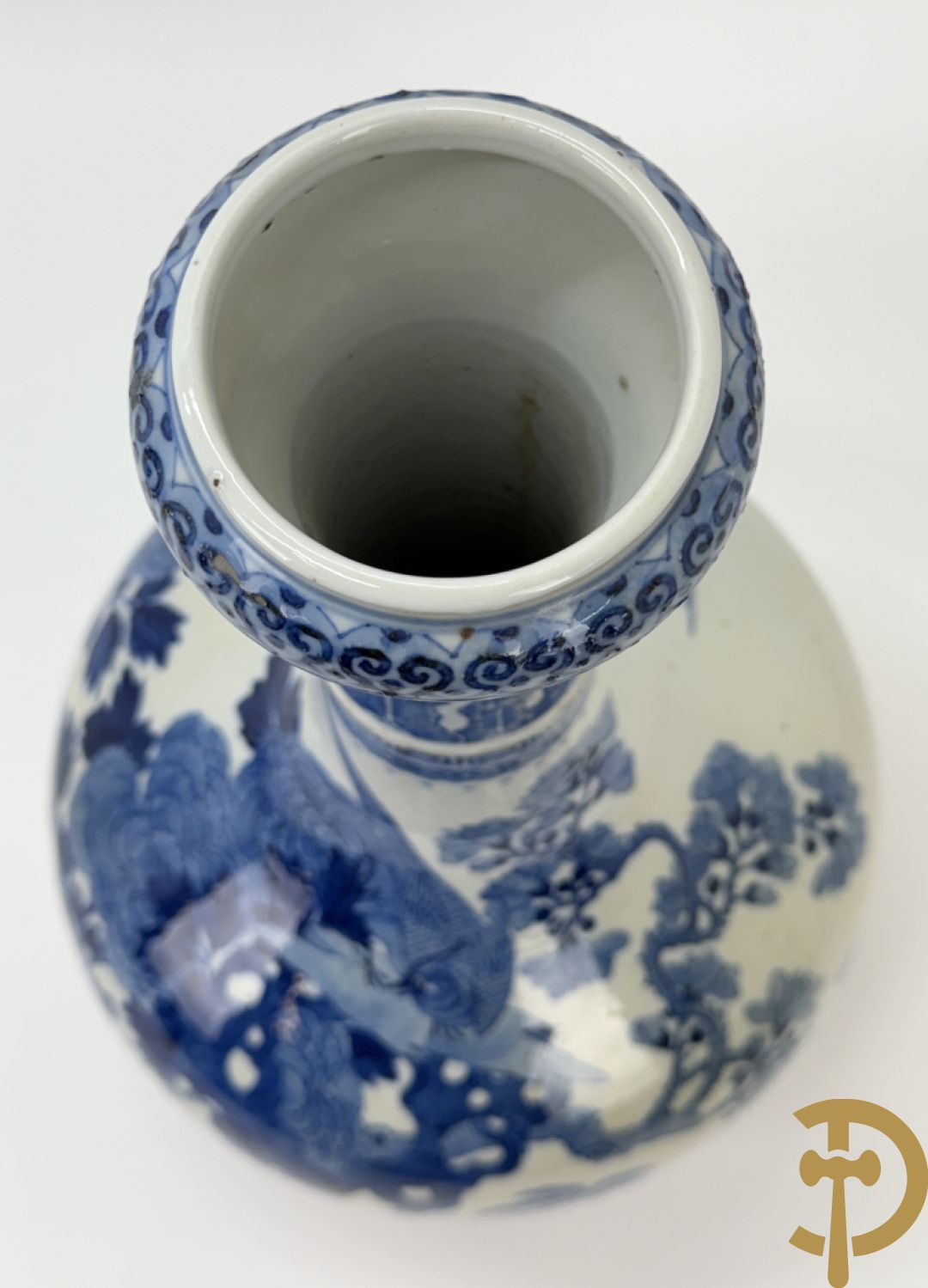 Chinese blauw/witte porseleinen kalebasvormige vaas met bloemen- en vogeldecor, onderaan gemerkt