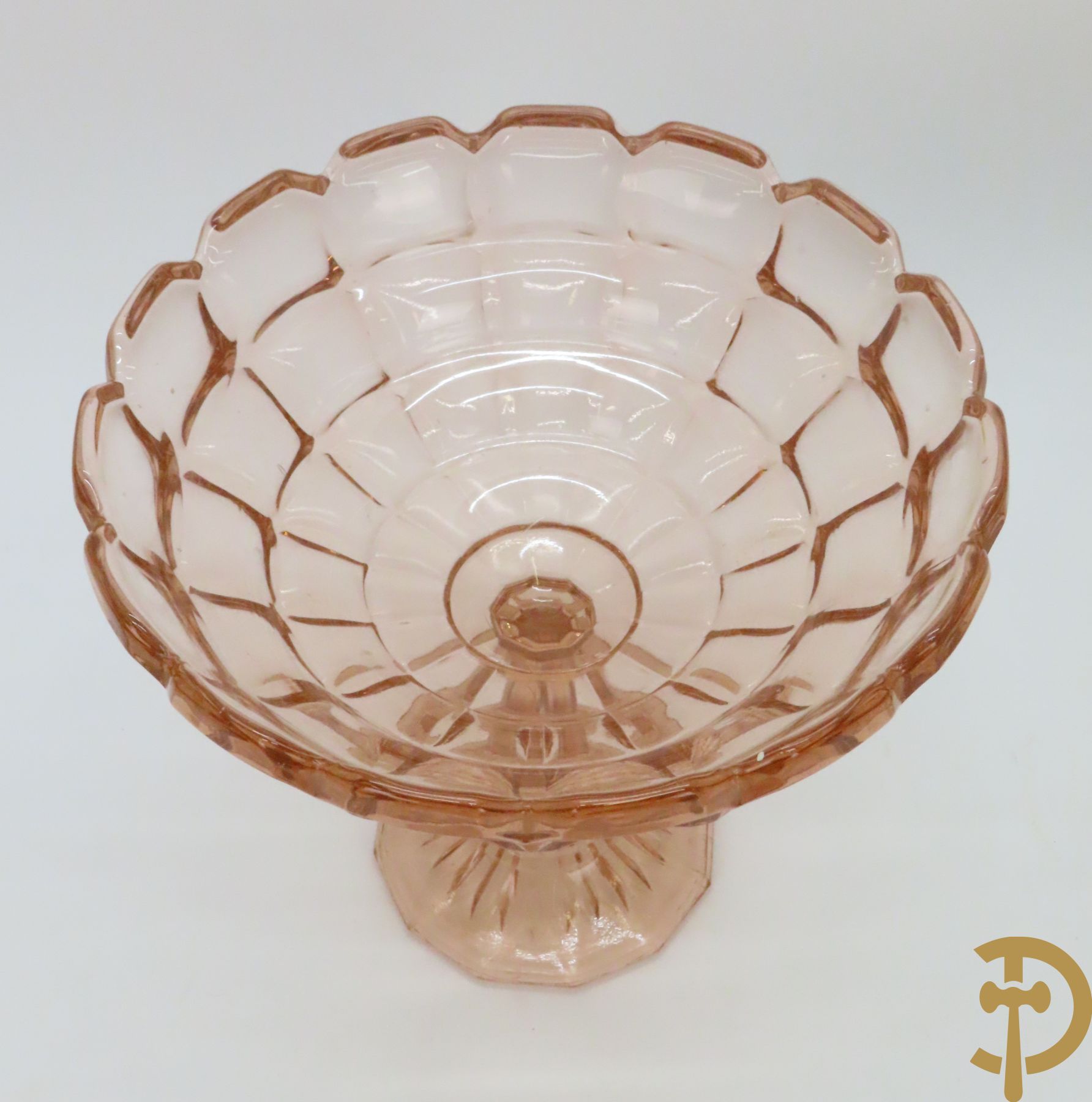 Vier coupes in gekleurd geperst Val-Saint-Lambert glaswerk + 3 coupes Scailmont