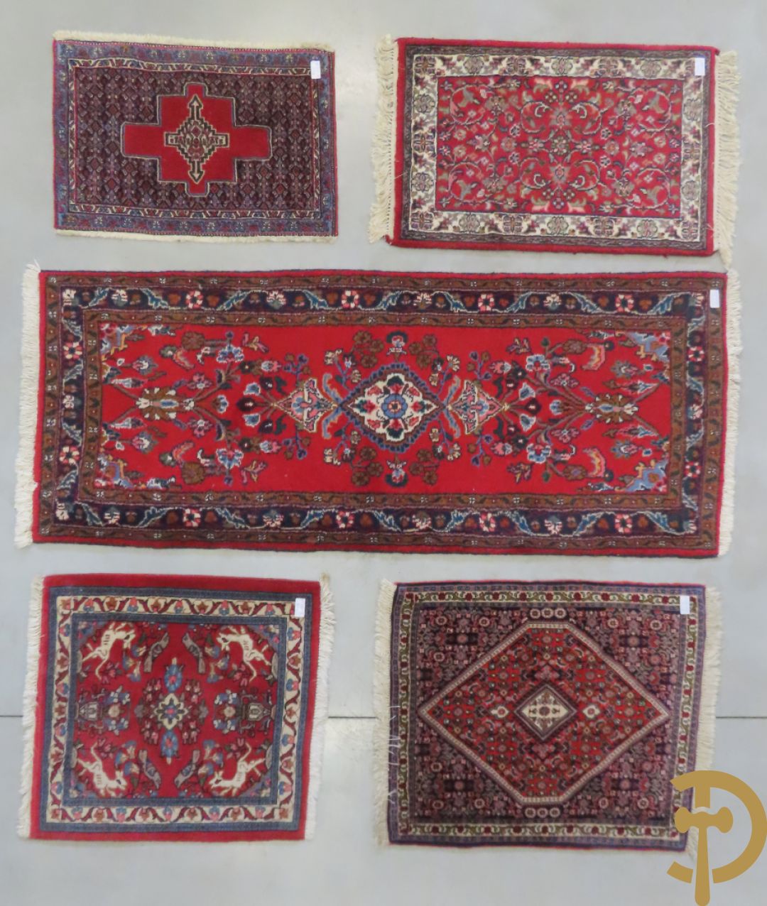 Vijf oosterse handgeknoopte tapijten