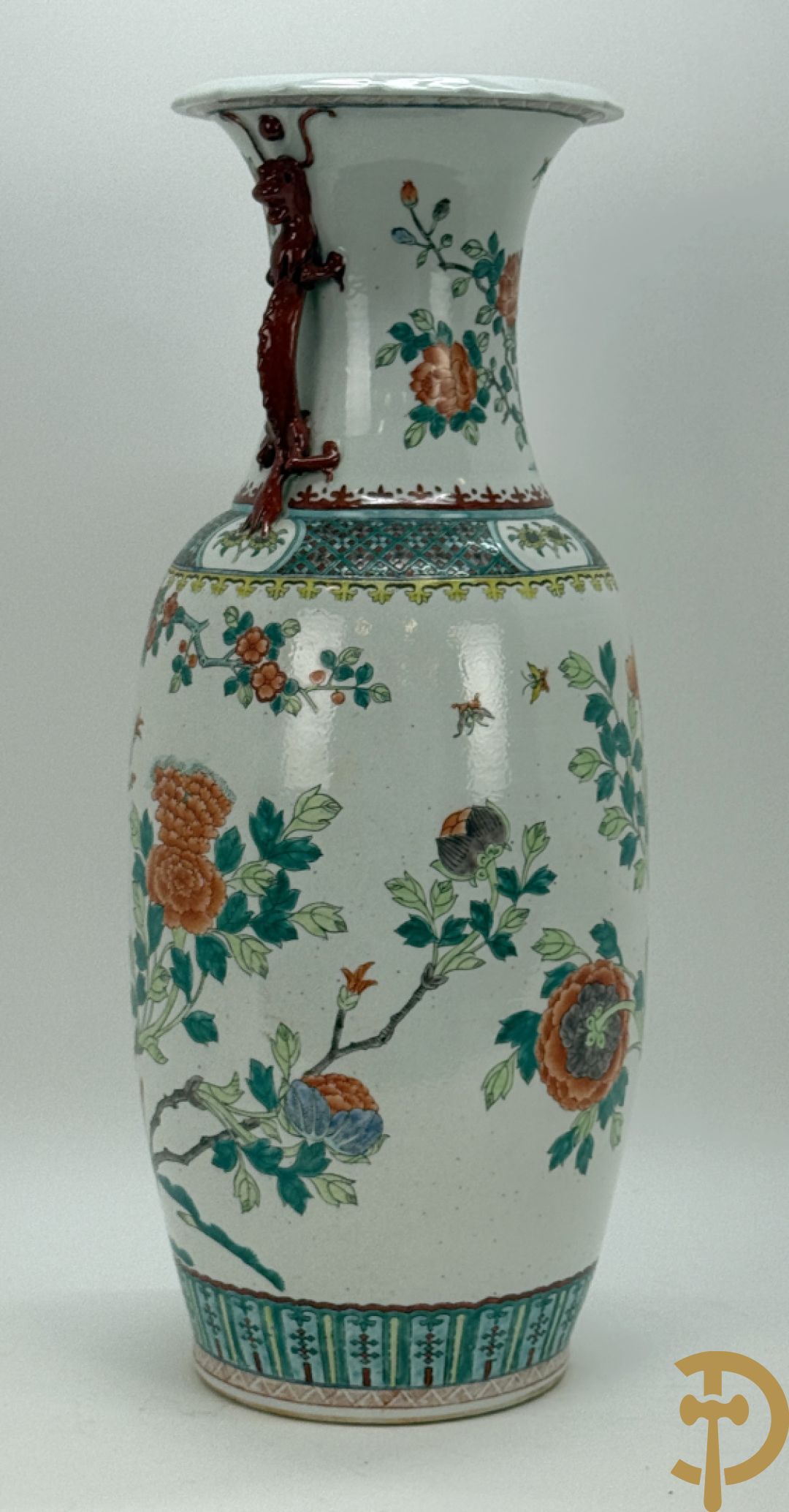Chinese porseleinen vaas met bloemen en vogelmotieven