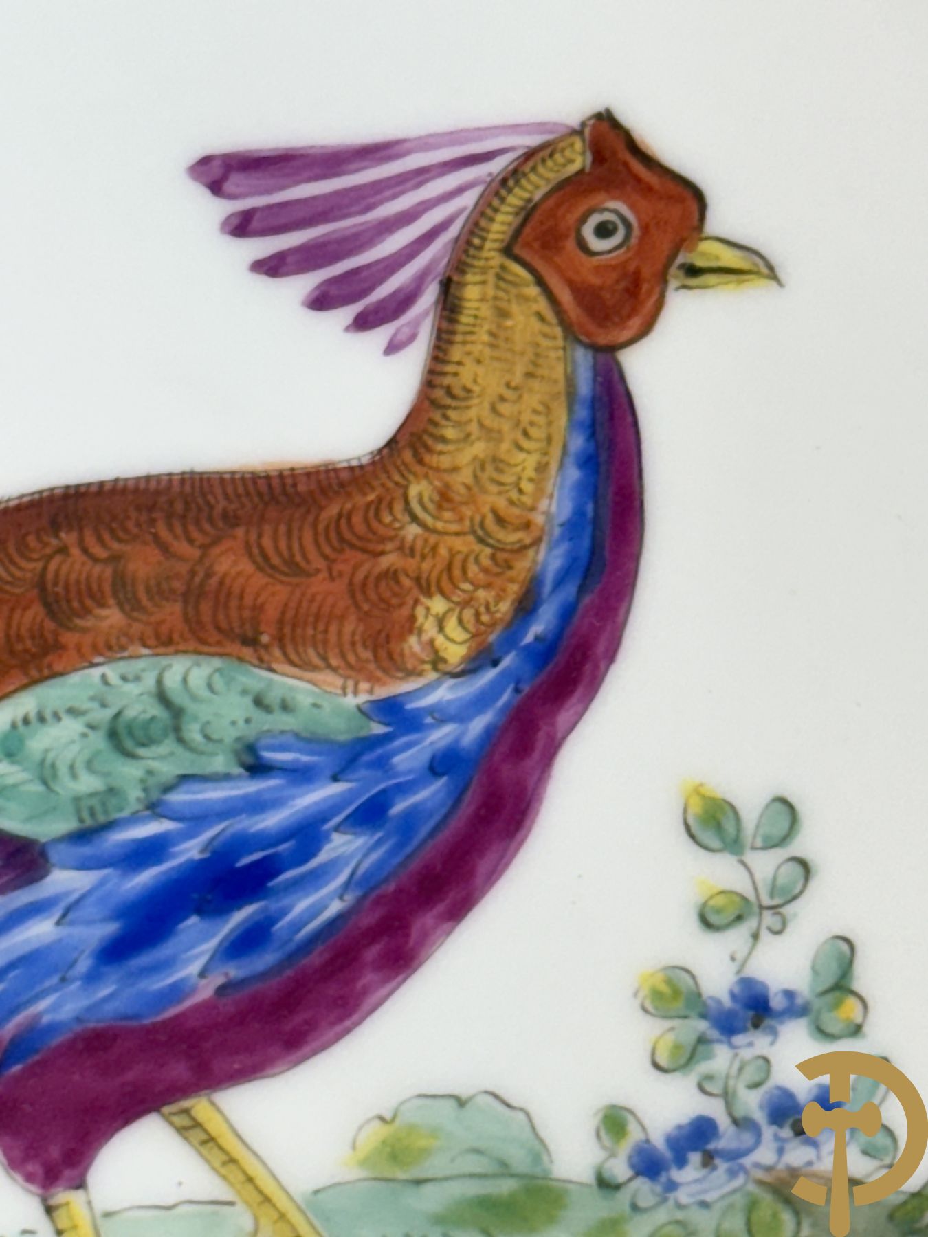 Paar handgekleurde Franse porseleinen borden met vogeldecor, 19e