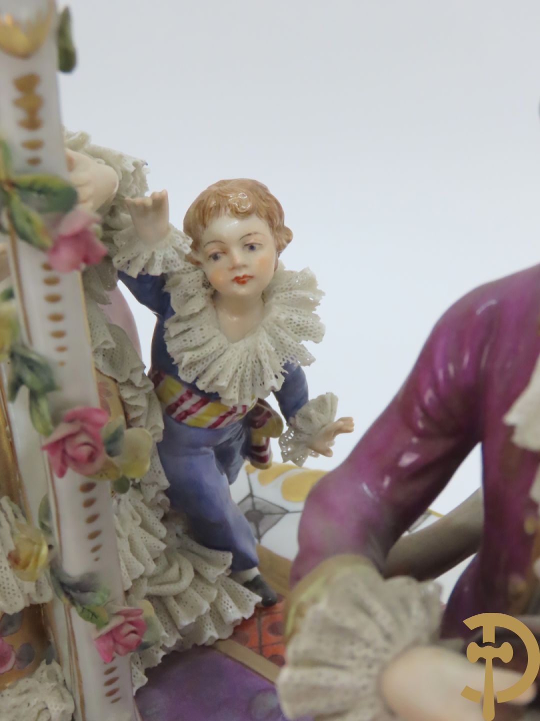 Grote gekleurde porseleinen geanimeerde groep met 7 muziekspelers