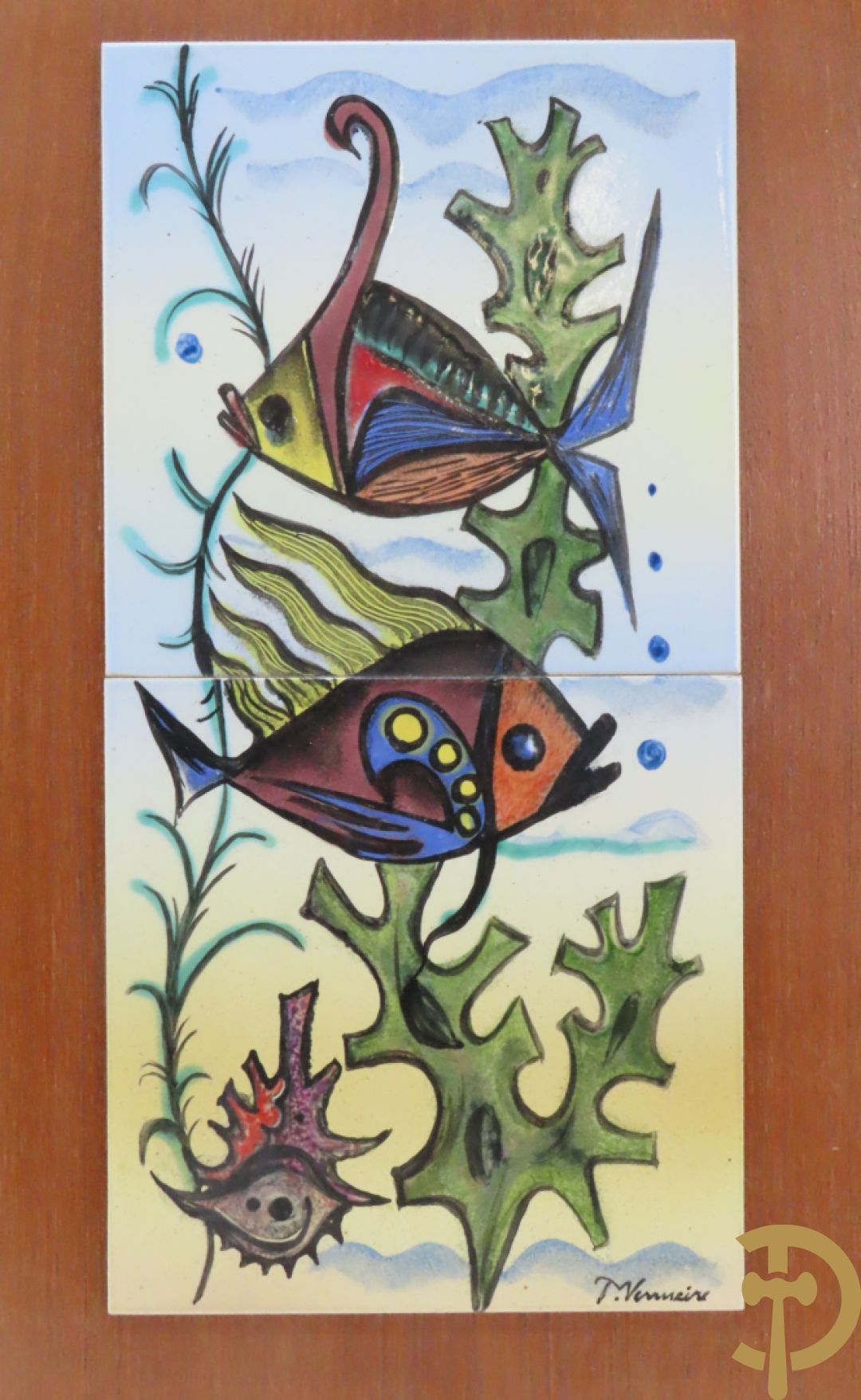 Zes vintage keramiek sculpturen w.o. zeemeermin van Amphora, keramieken vis, plakkette van doedelzakspeler, groepje met 5 kindjes, bord RP gemerkt en basrelief met vissen Vermeire P.