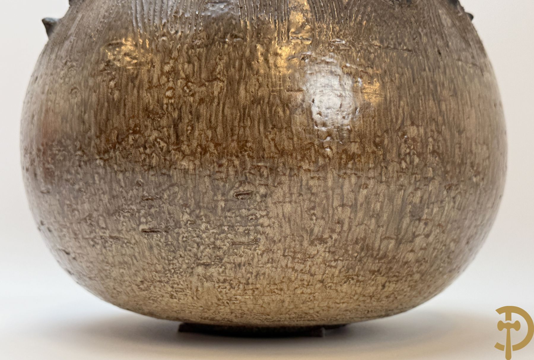 Grote vintage ronde keramieken vaas met geometrische motieven en glazuur, Perignem