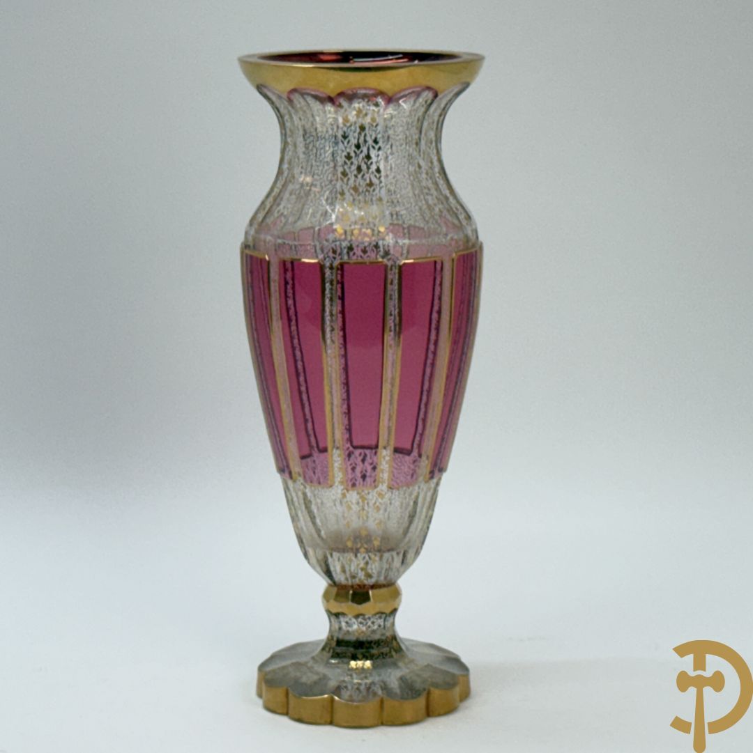 Gelobde kristallen vaas met gouddecor