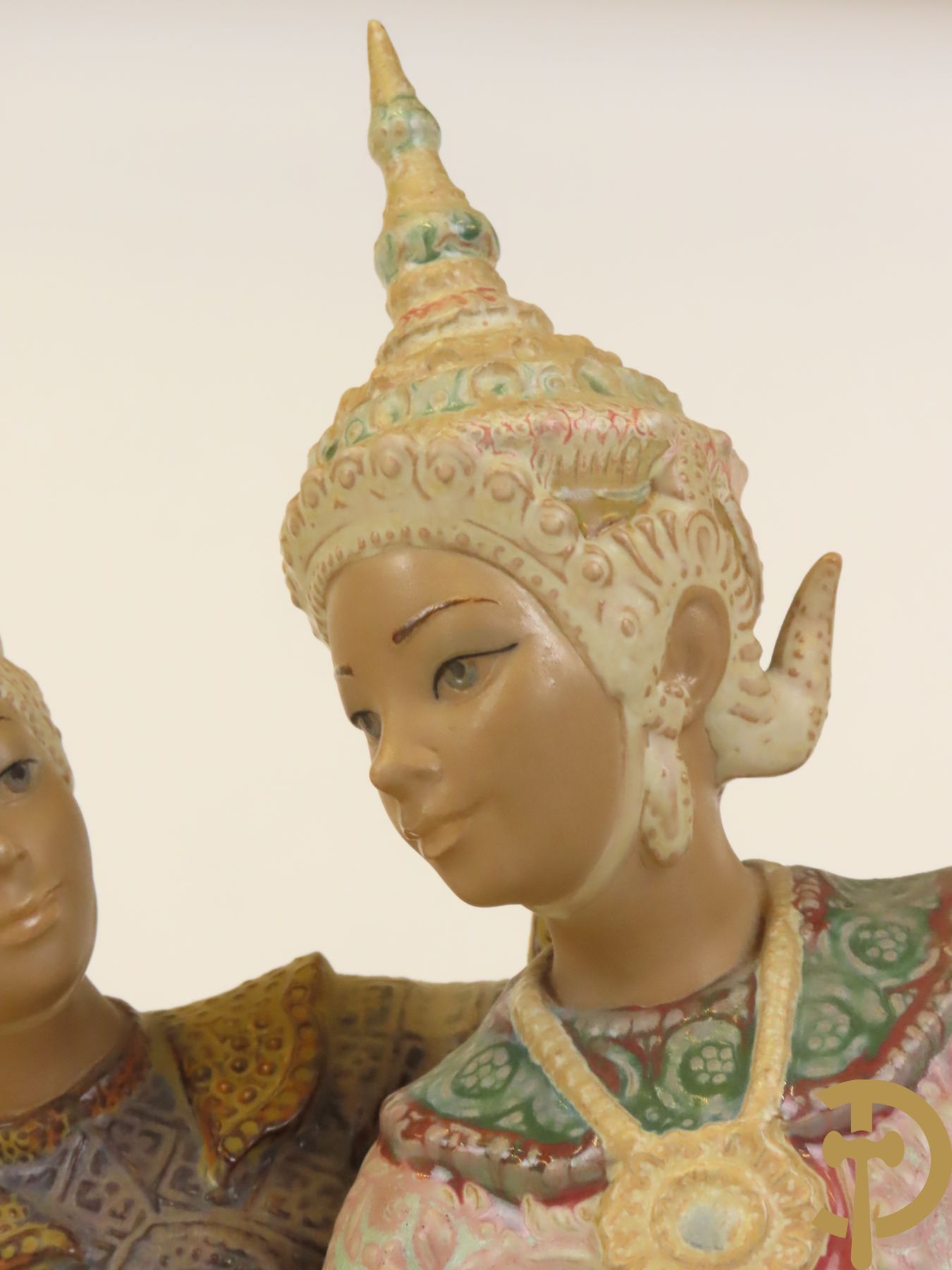 Thaise danseres met jongeman in keramiek, onderaan gemerkt Lladro