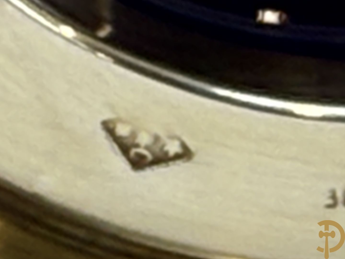 Paar Franse blauwe porseleinen vaasjes met massief zilveren hals en voet, Risler & Carre Paris gemerkt en gesigneerd R & C in ruitvorm