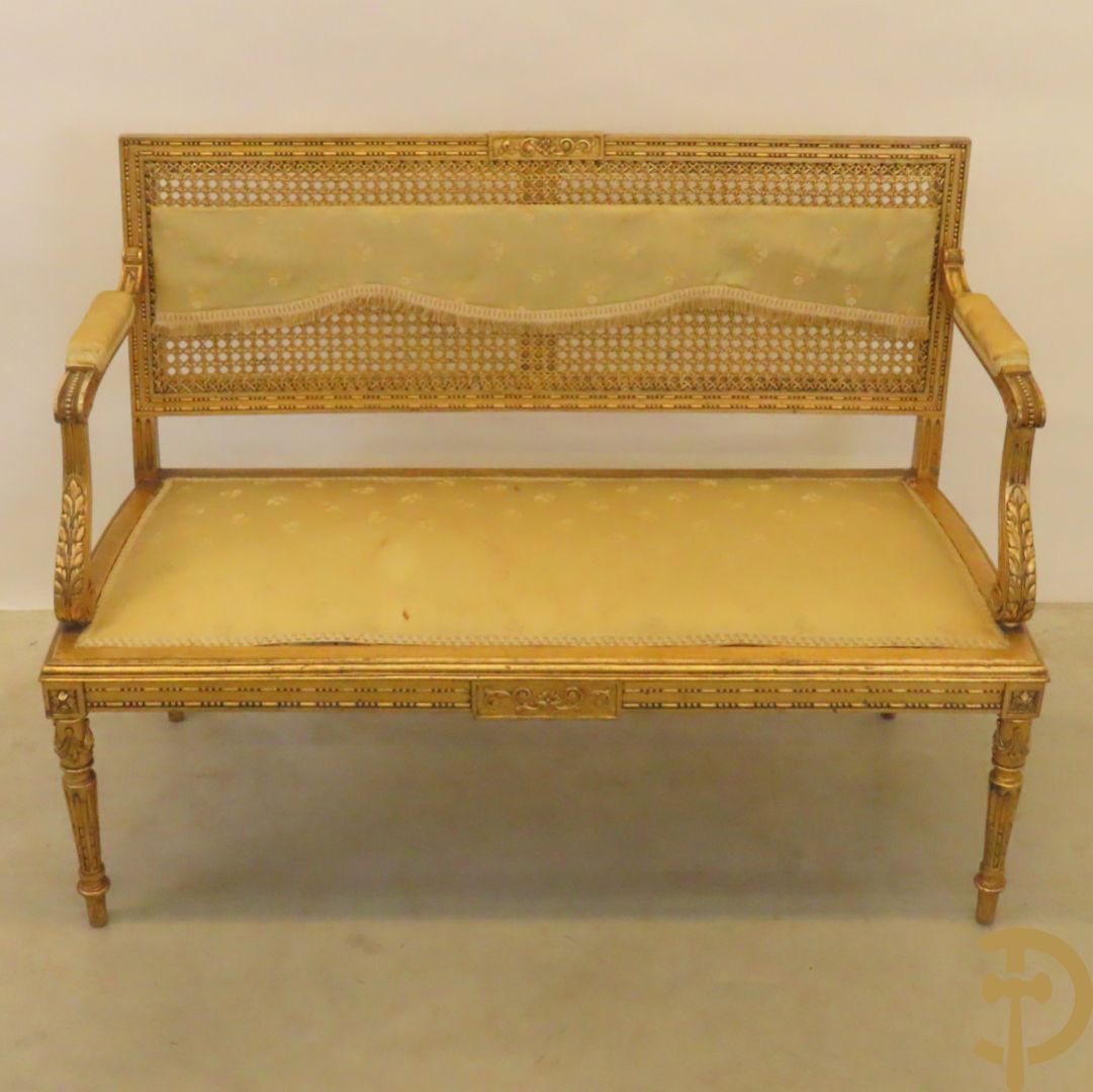 Vergulde tweepersoons canapé met accanthusranken en canage in de rug
