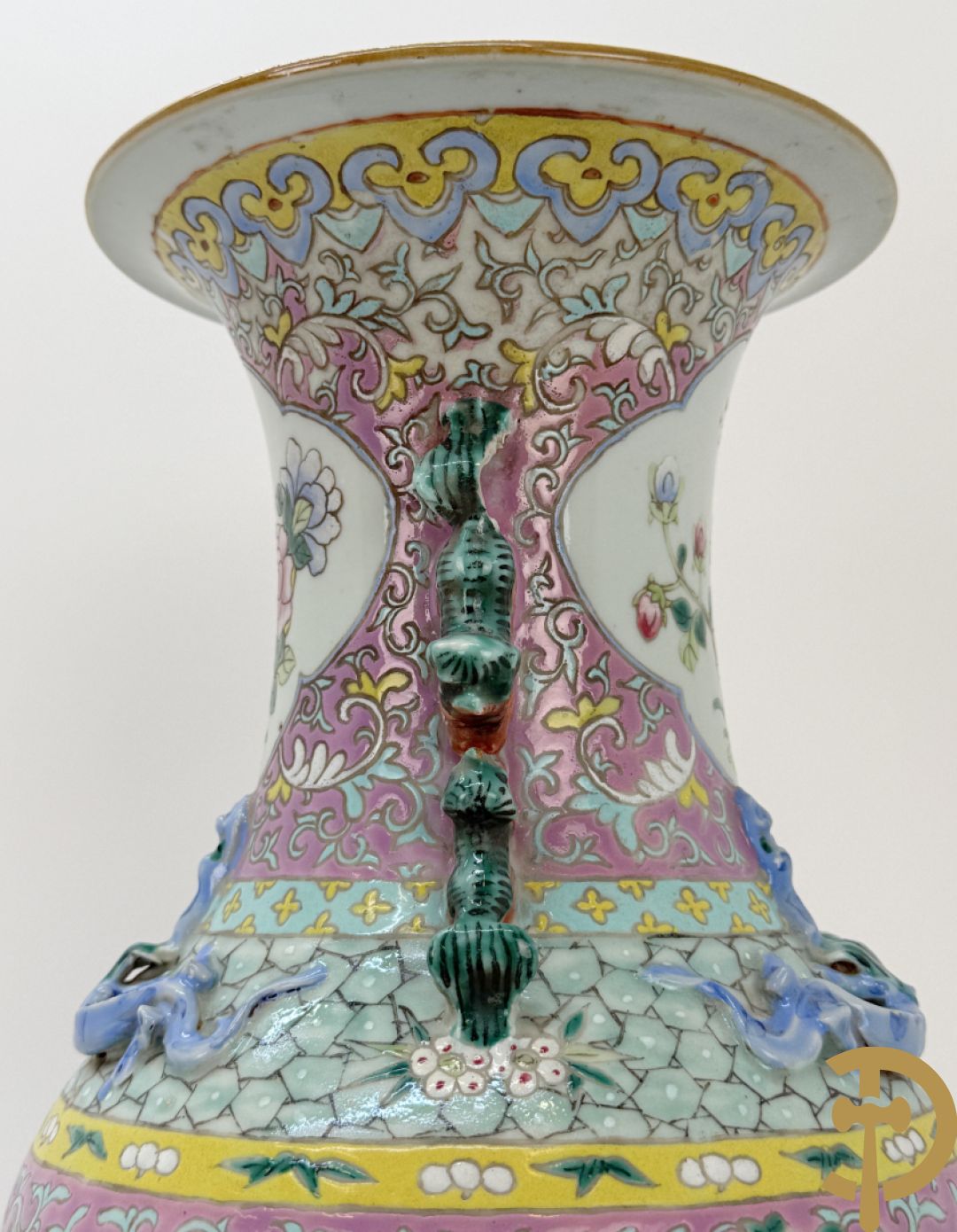 Chinese porseleinen vaas met vogel- en bloemendecor