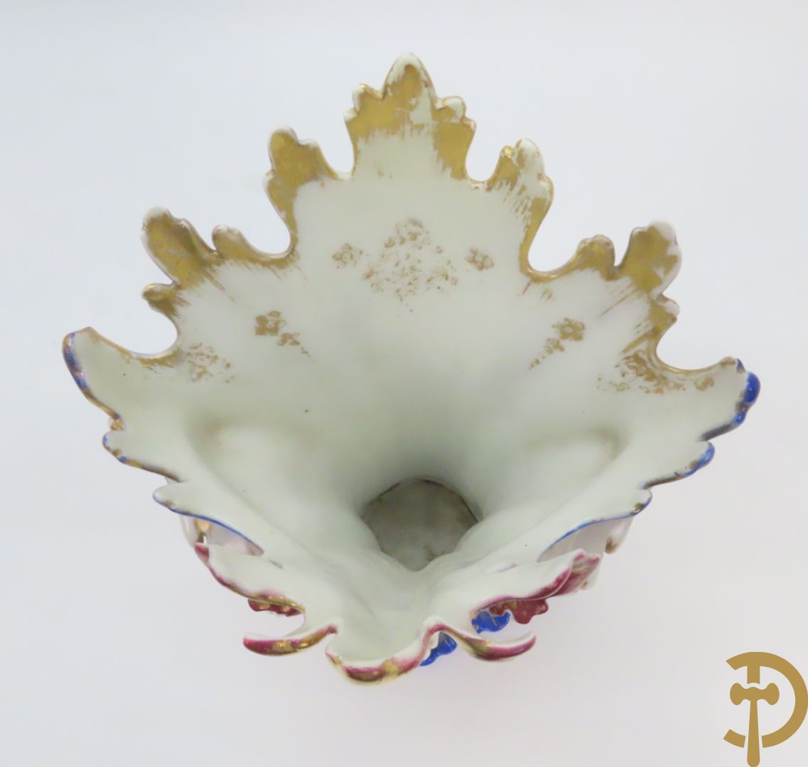 Paar Vieux Paris cornetvazen met rocailles, 19e