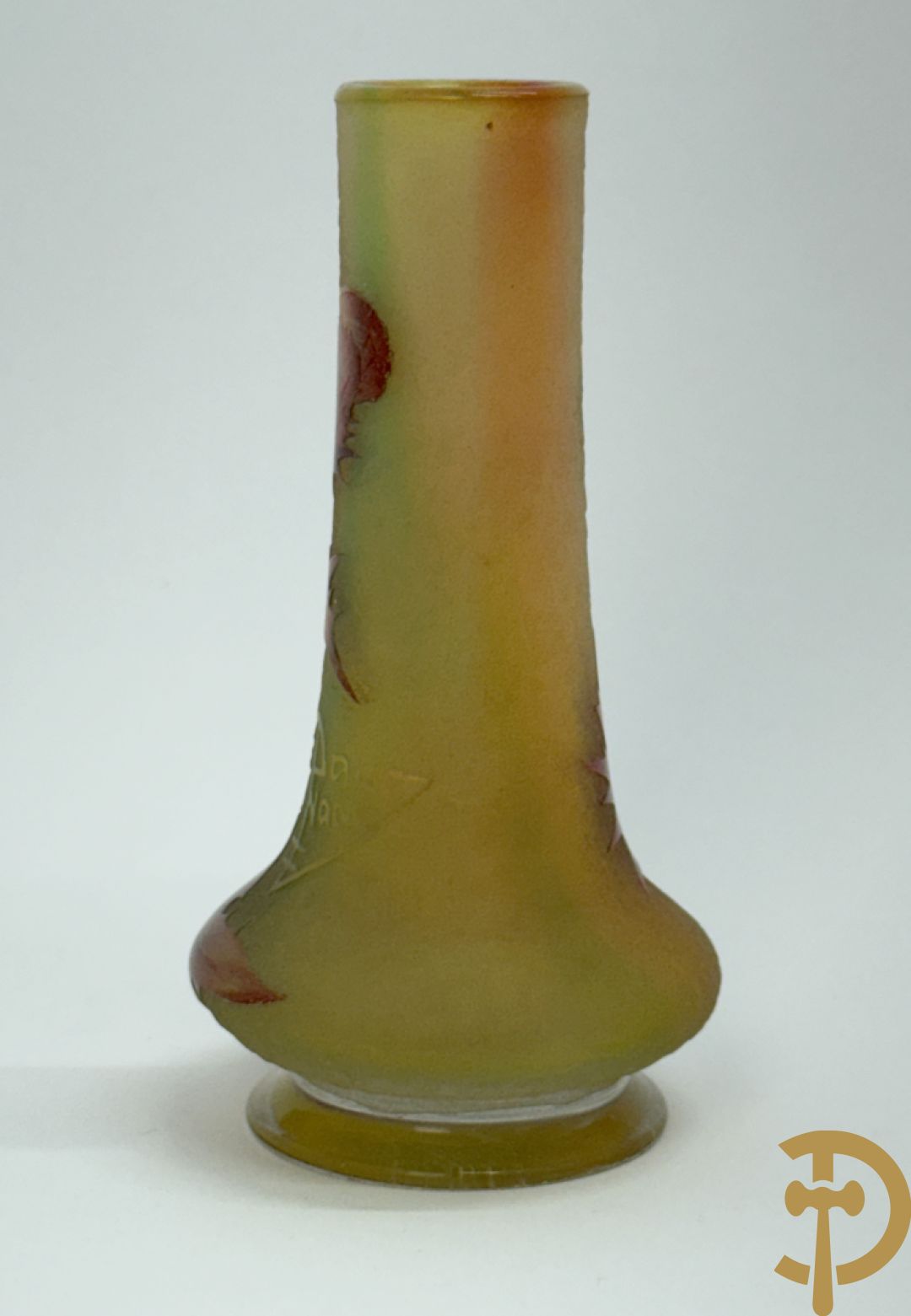 Vaasje in glaspasta met disteldecor, Daum Nancy getekend