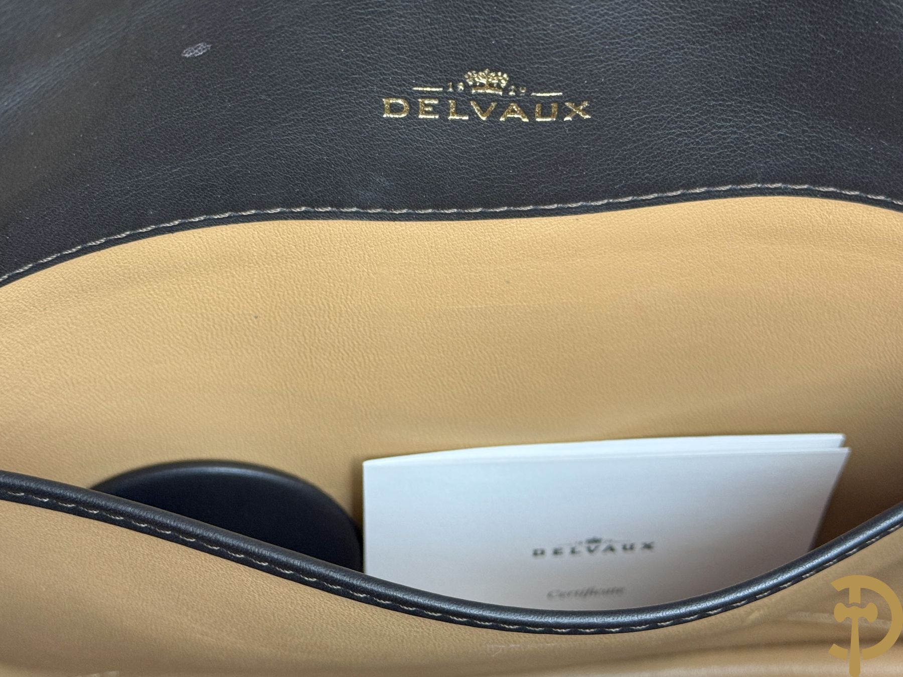 Bruin kroko lederen handtas, Delvaux met bijhorende zak