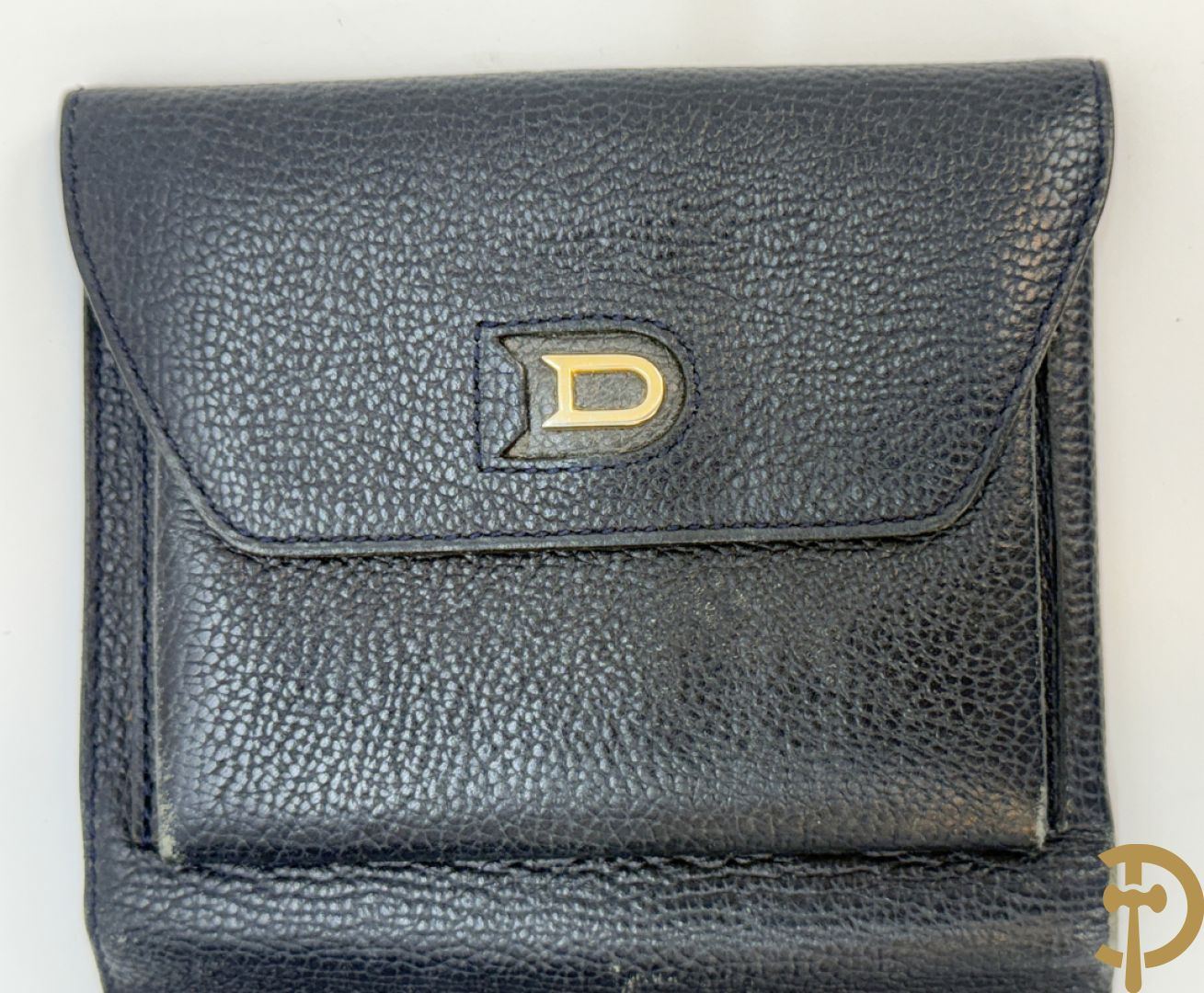 Blauw gekorreld lederen schoudertas model Le Calicot en openklapbare geldbeugel, Delvaux,