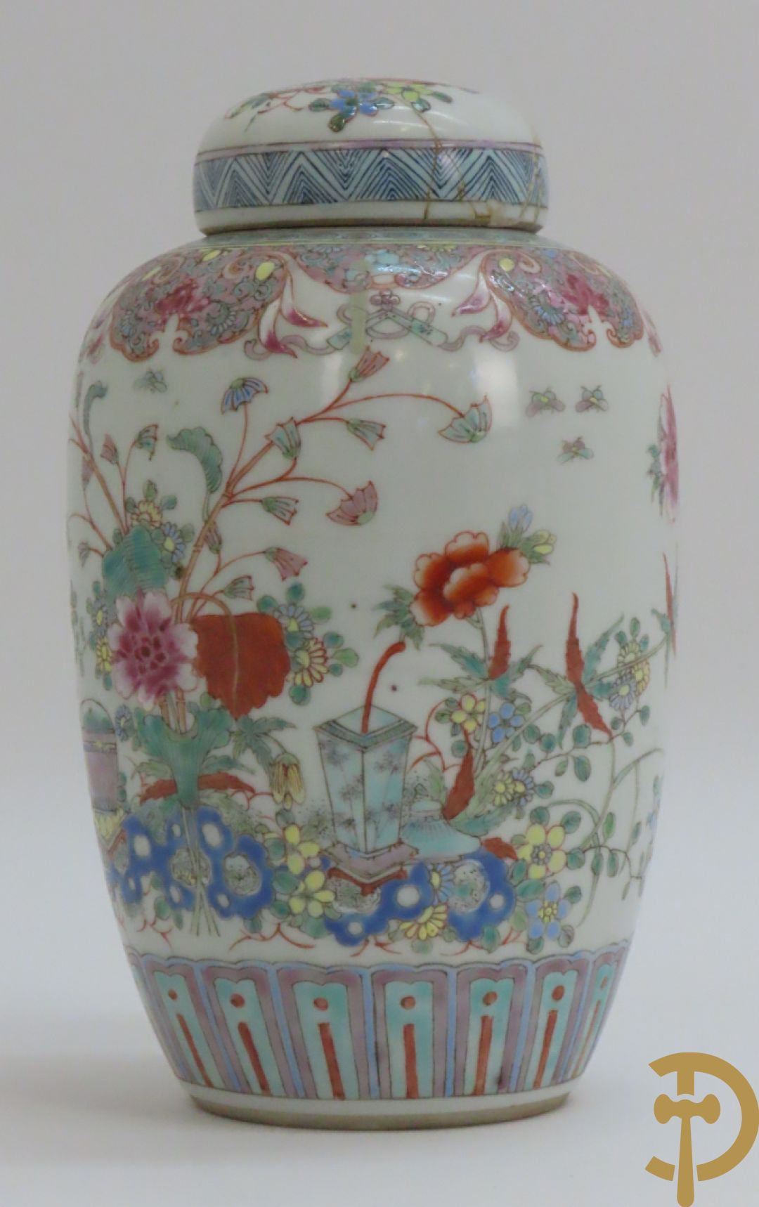 Chinese porseleinen dekselpotiche met bloemendecor