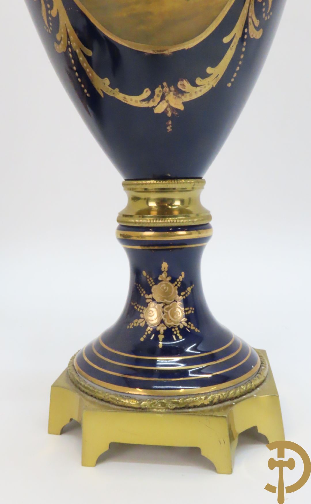 Paar kobaltblauwe dekselpotiches, Sèvres stijl