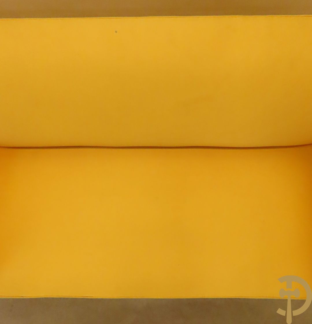Canapé met gele zijden stof bekleed op palissander chassis, Art deco stijl