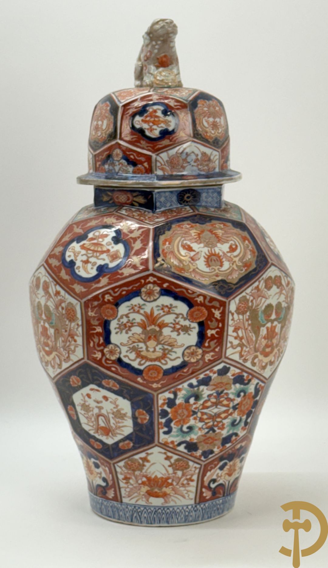 Japanse Imari vaas met fo-hond bezet, 19e