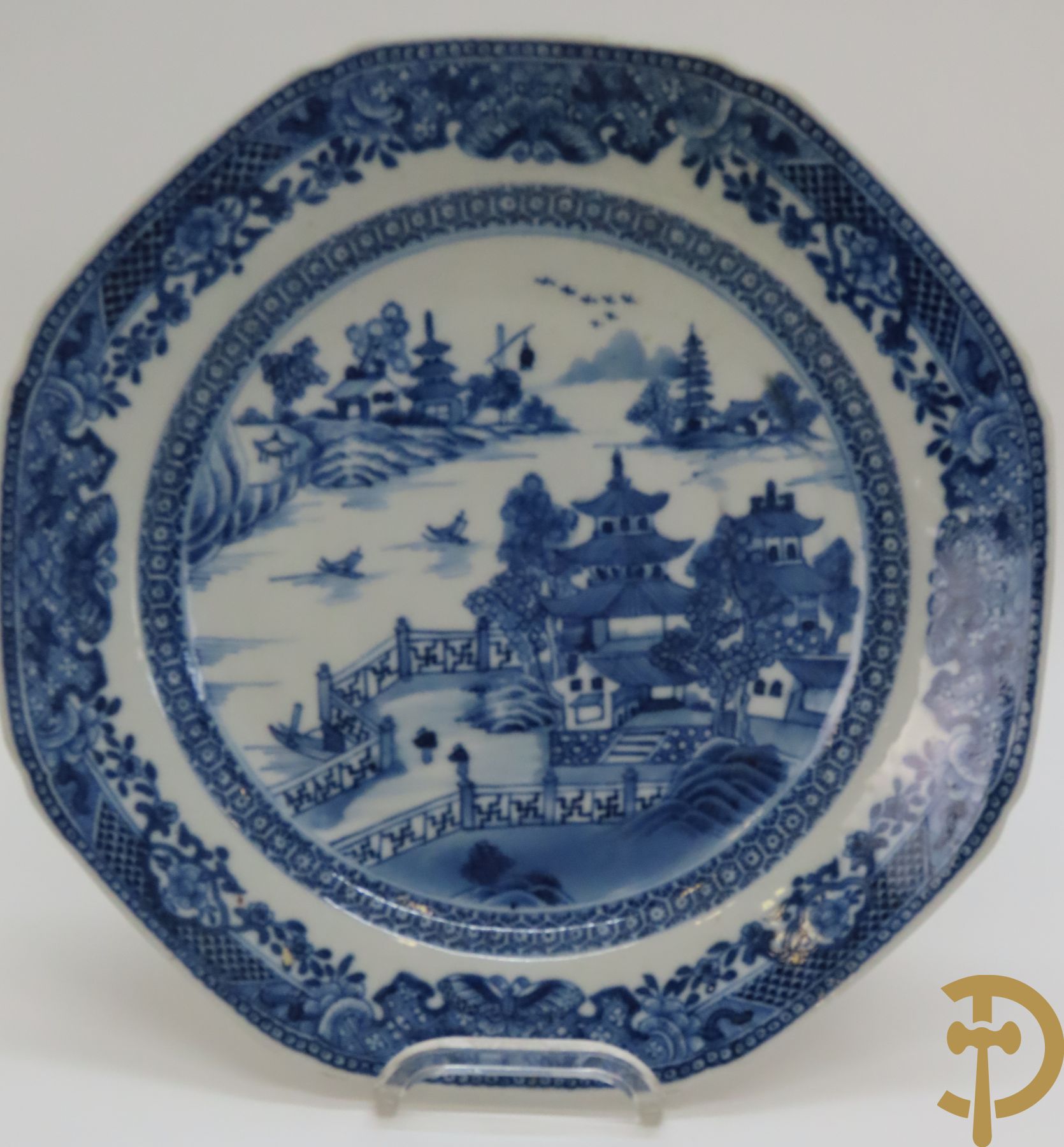 Vijf Chinese porseleinen bordjes met blauw/wit landschapsdecor met tempels