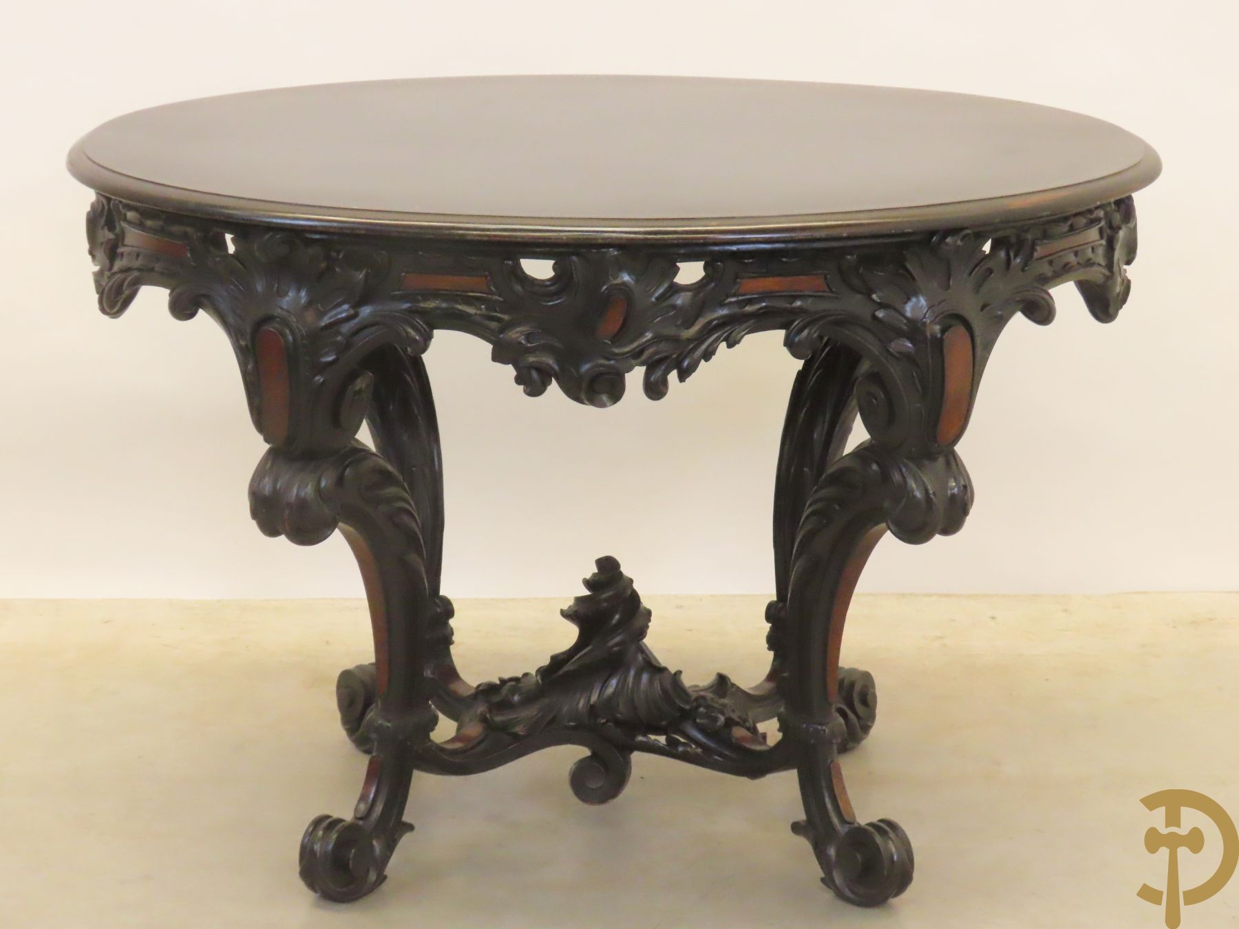 Napoleon III bijzettafel met gesculpteerde rocailles, 19e