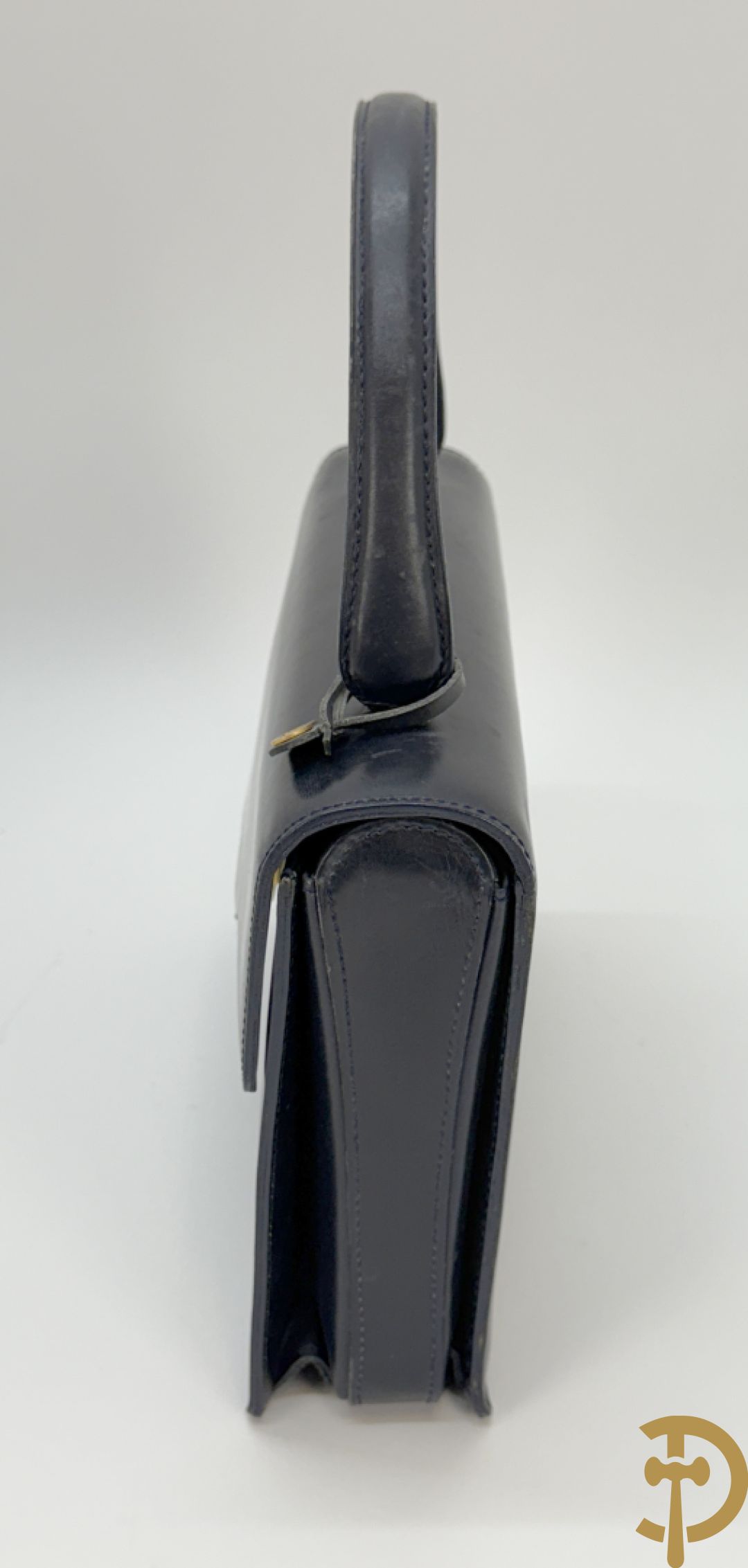 Blauwe lederen vintage Delvaux handtas + gelakte zwart lederen vintage Delvaux handtas met zak