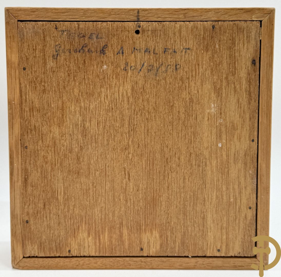 Paar 18e Vlaamse tegels met jager en hond ingelijst in kader