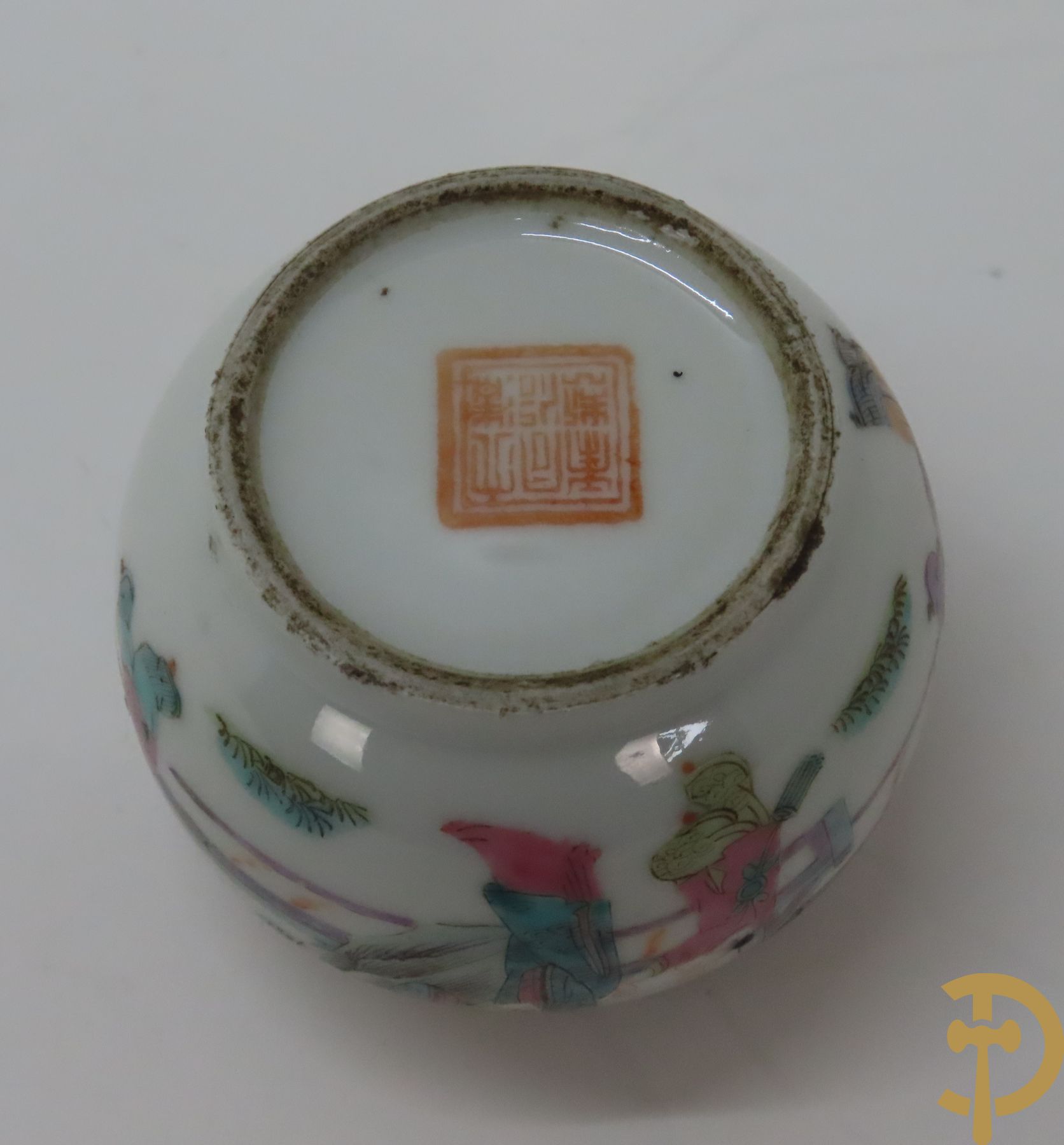 Celadon bloemenschaal, porseleinen Kanton vaasje, kopje en schotel in Chinees porselein, 2 paar cloisoné vaasjes, bronzen zittende boedha, paar boedha