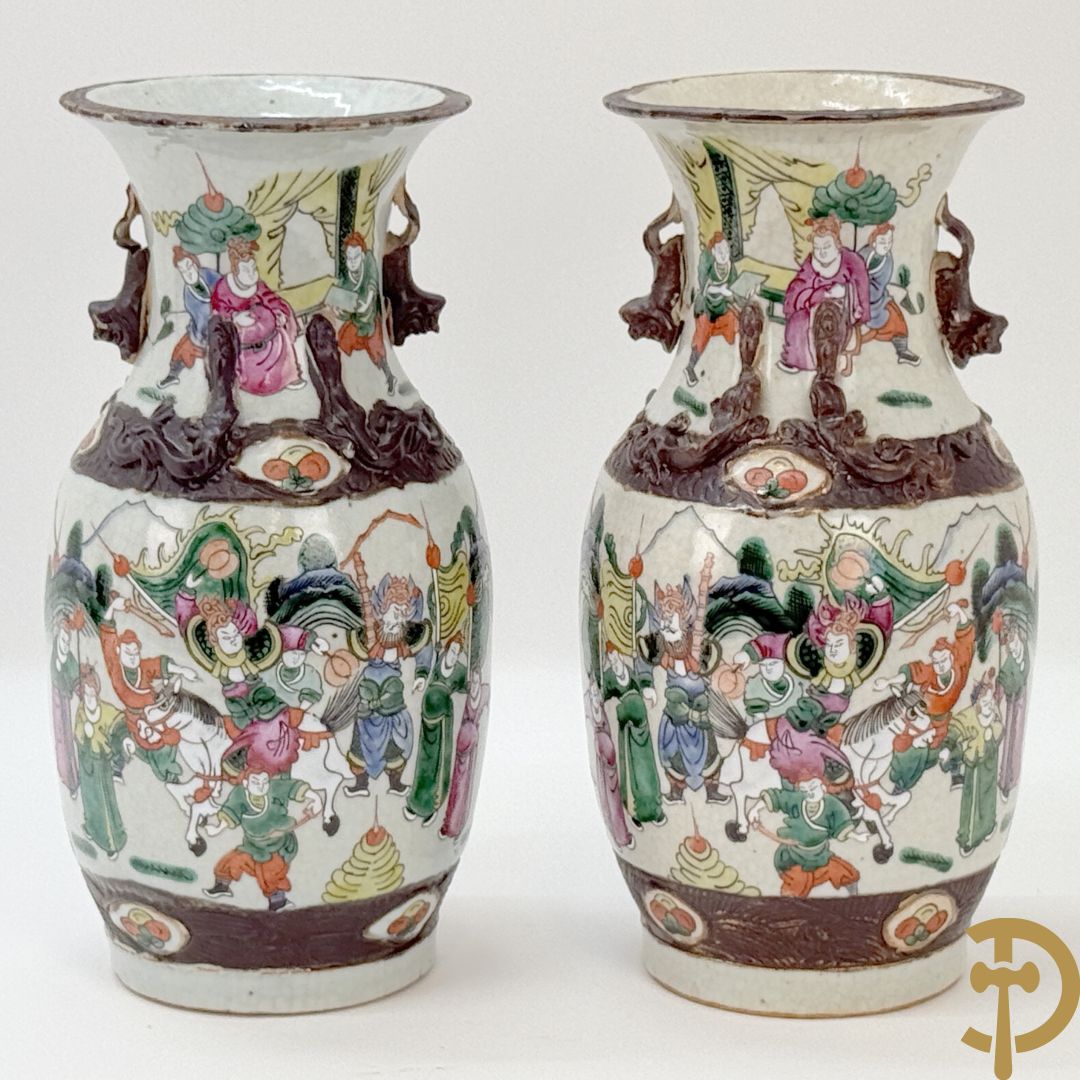 Paar Nankin vazen met krijgerdecor