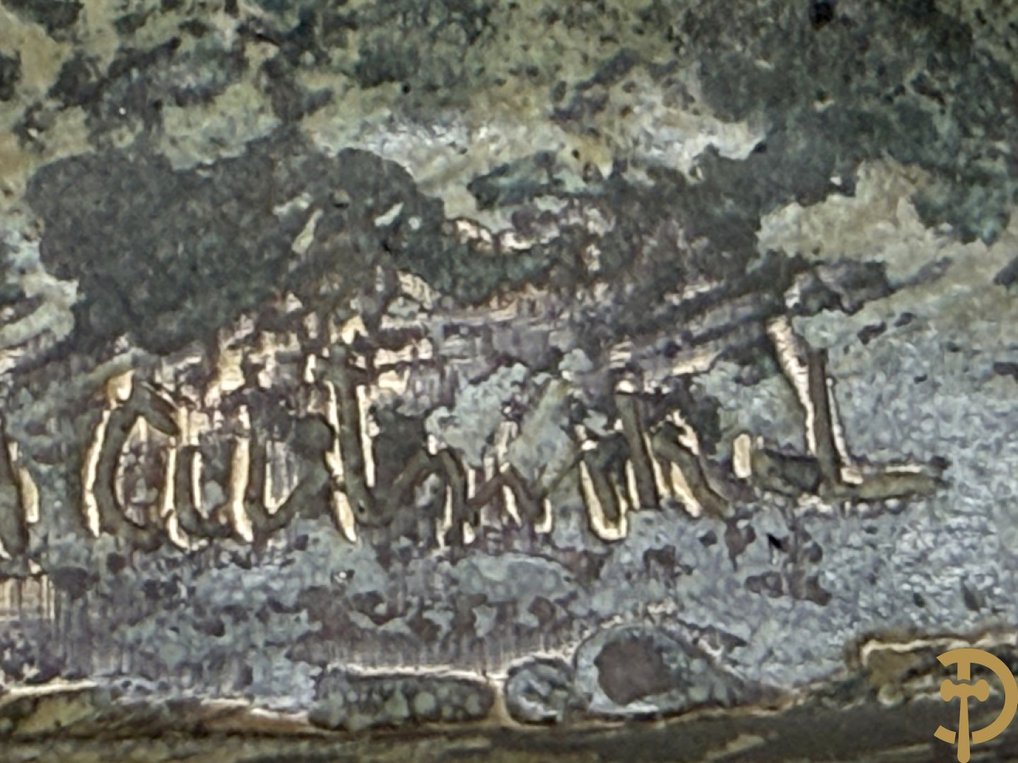 VAN CuL...(?) onleesbaar getekend achteraan Bronzen boegbeeld W.O. II Duits met tekens op marmeren sokkel