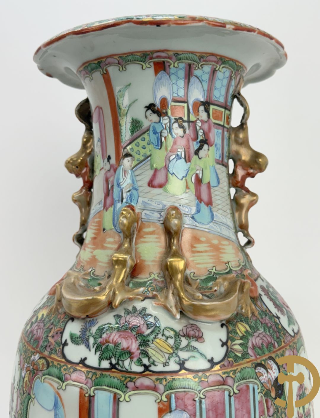 Chinese porseleinen Kanton vaas met geanimeerde taferelen