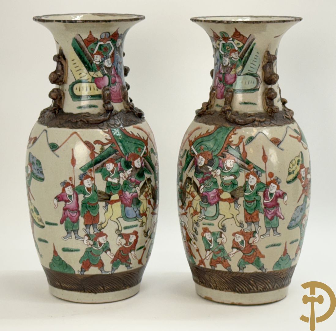 Paar Chinese Nankin vazen met krijgerdecor