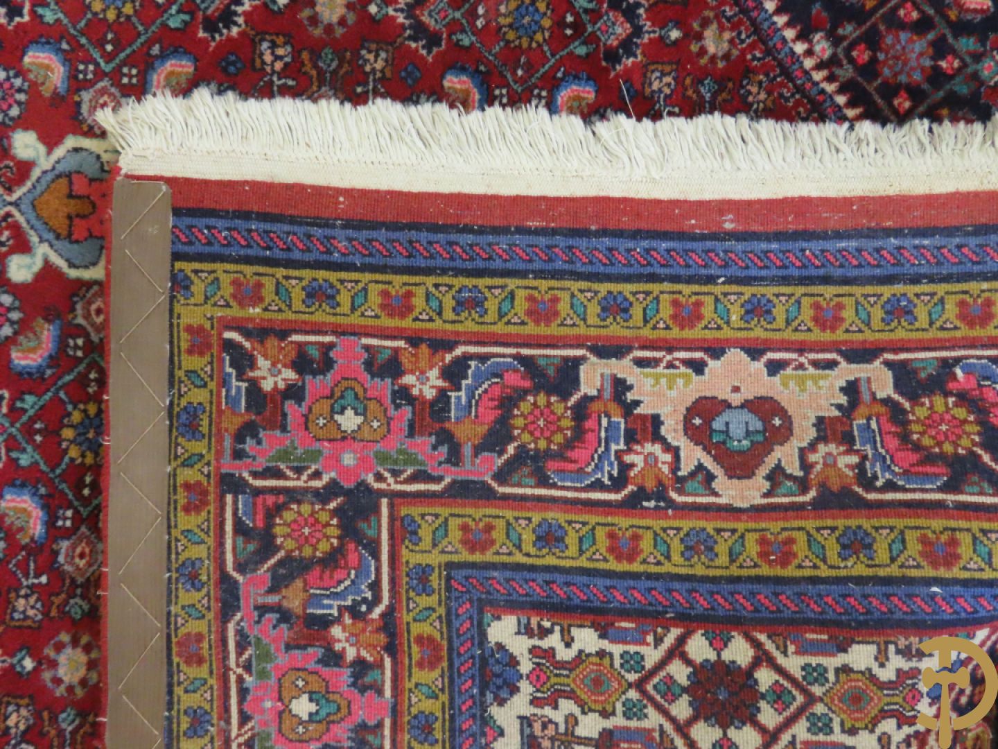 Oosters handgeknoopt tapijt met centraal decor