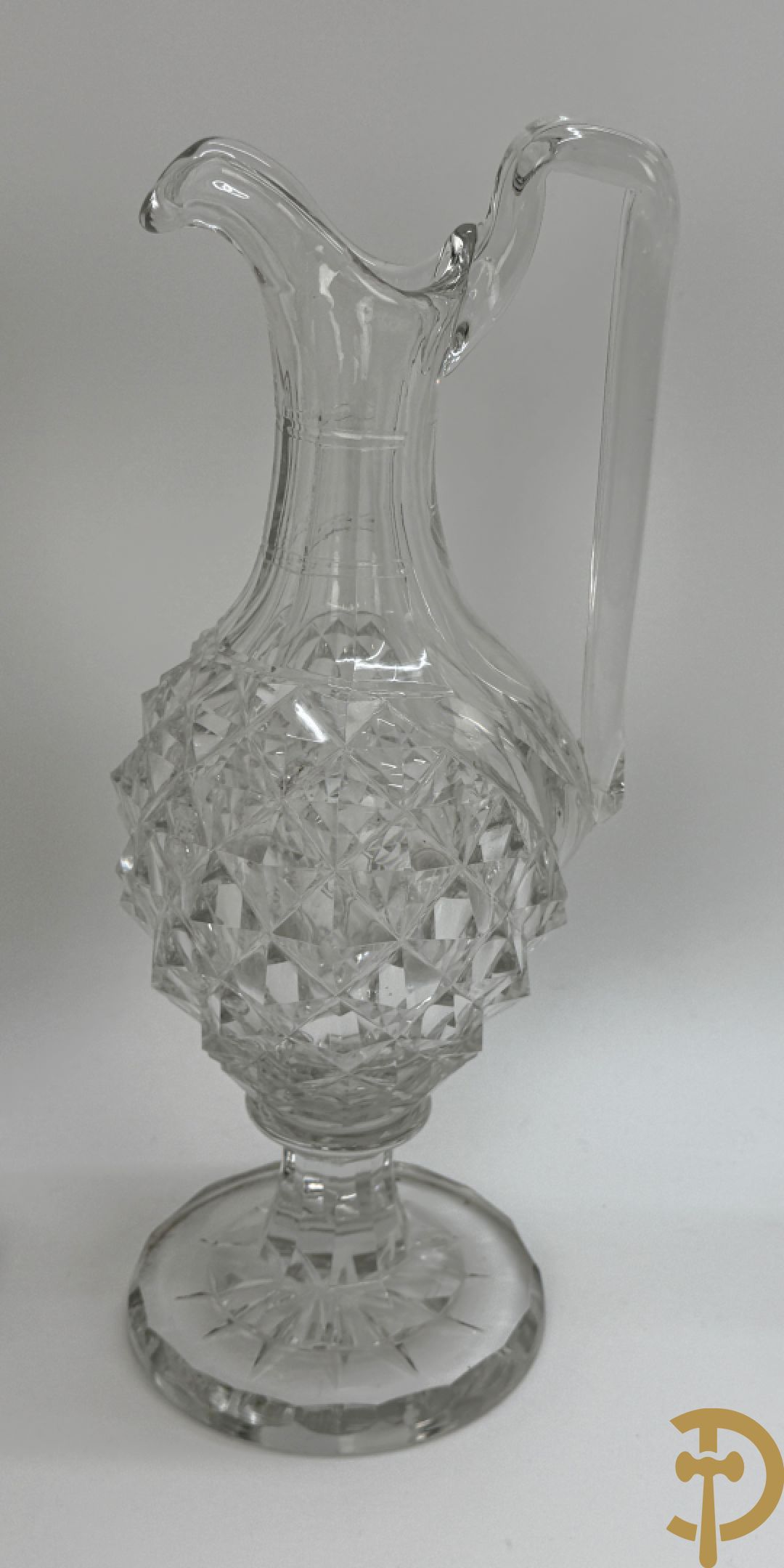 Paar diamantgeslepen karaffen + 5 andere karaffen