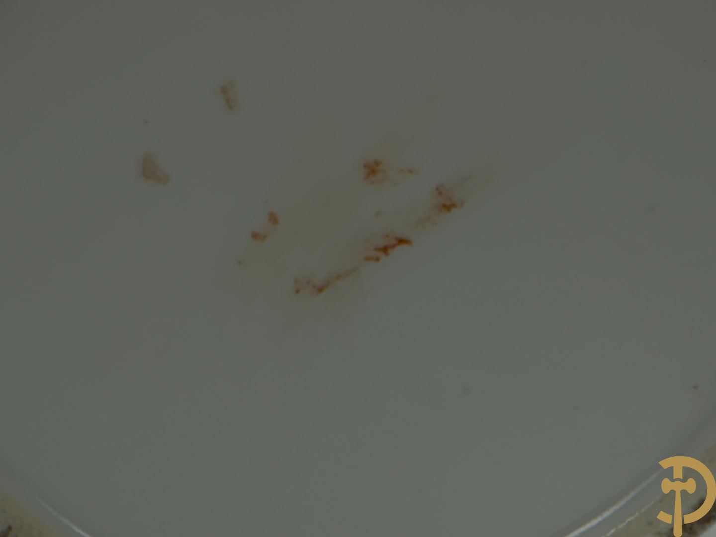 Chinees porseleinen vaasje met wijsgerendecor + Chinese porseleinen rolvaas met decor van ezel in berglandschap