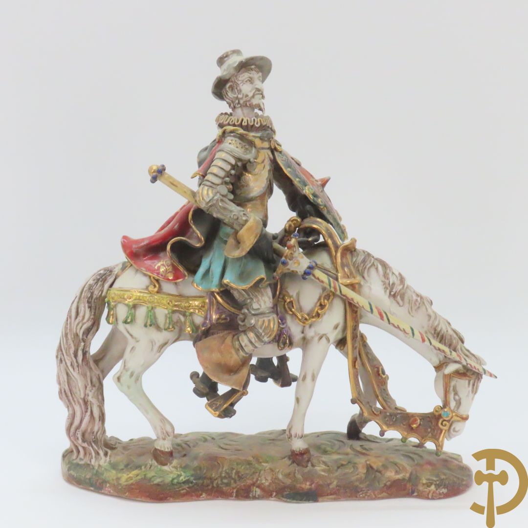 Beeld van Don Quichotte iop zijn paard n Italiaanse meerkleurige faience, Marioni P. gemerkt onderaan