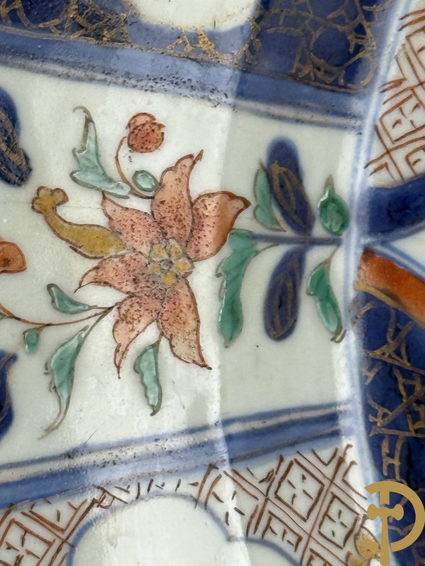 Chinees porseleinen Imari bord met landschapsdecor en bloemen