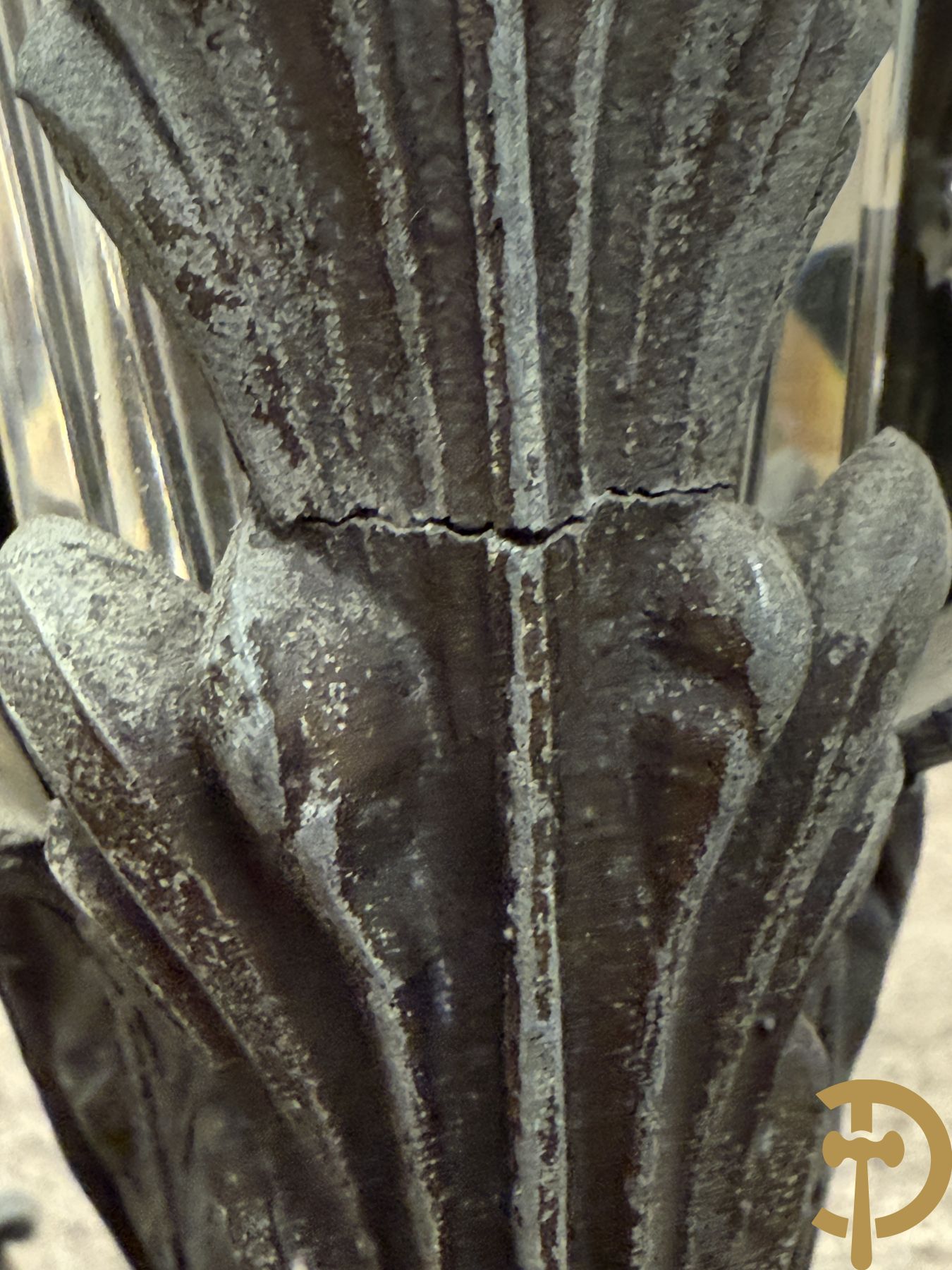 Paar kunstbronzen pique fleurs met kristallen geslepen fluiten