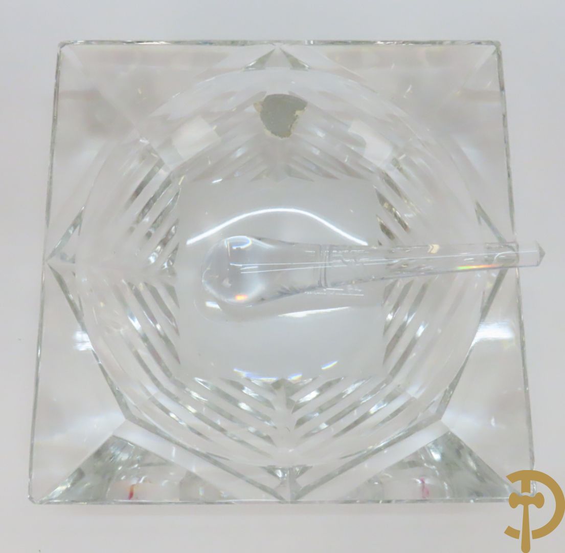 Zes gekleurde Val-Saint-Lambert glazen + 3 vaasjes + asbak