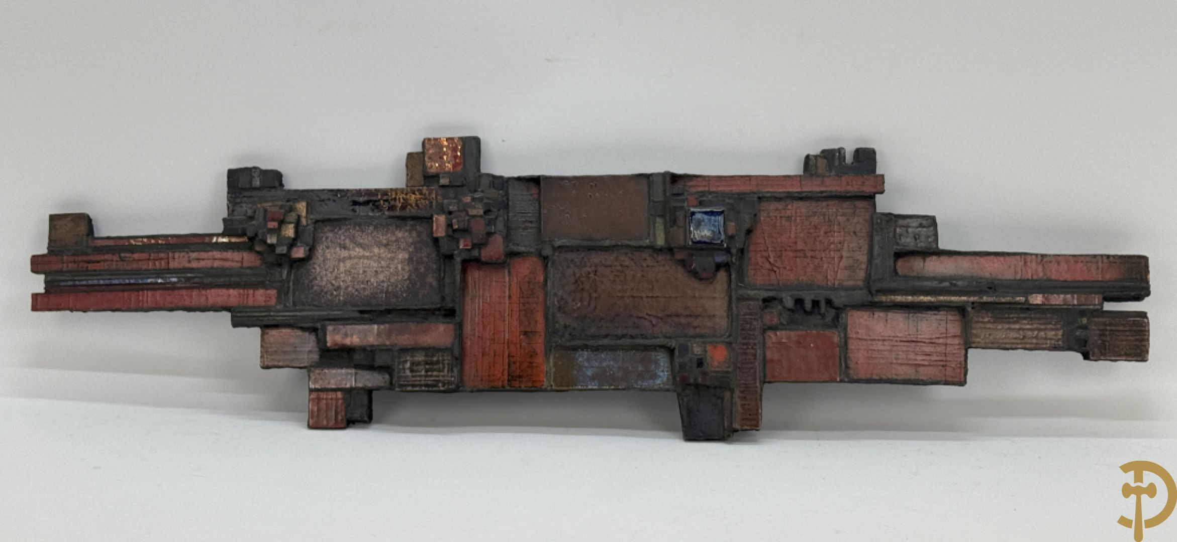 Muurplakkette met geometrische motieven in gekleurd keramiek, Pia Manu 1/3/63