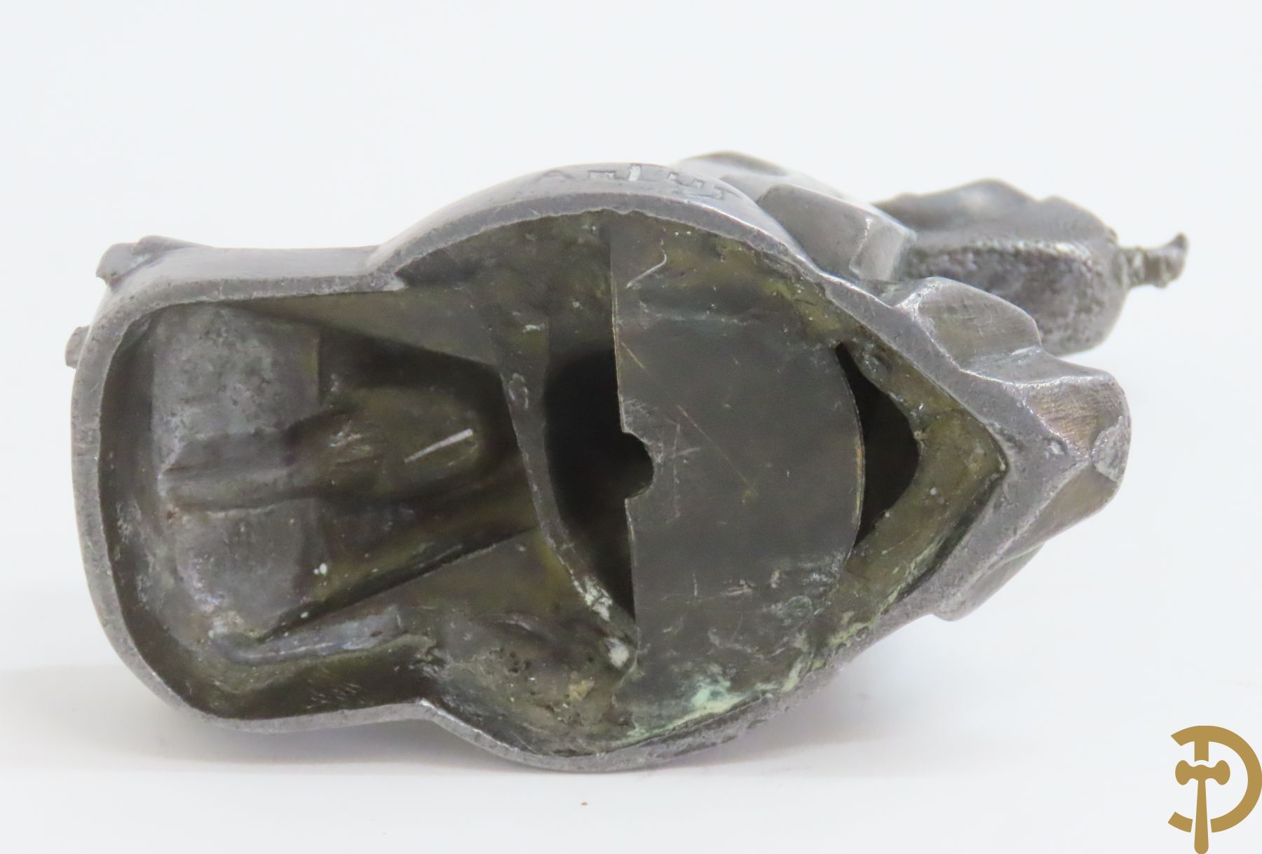 Mascotte voor een auto : ARTUS get. (pseudoniem Max Le Verrier) 