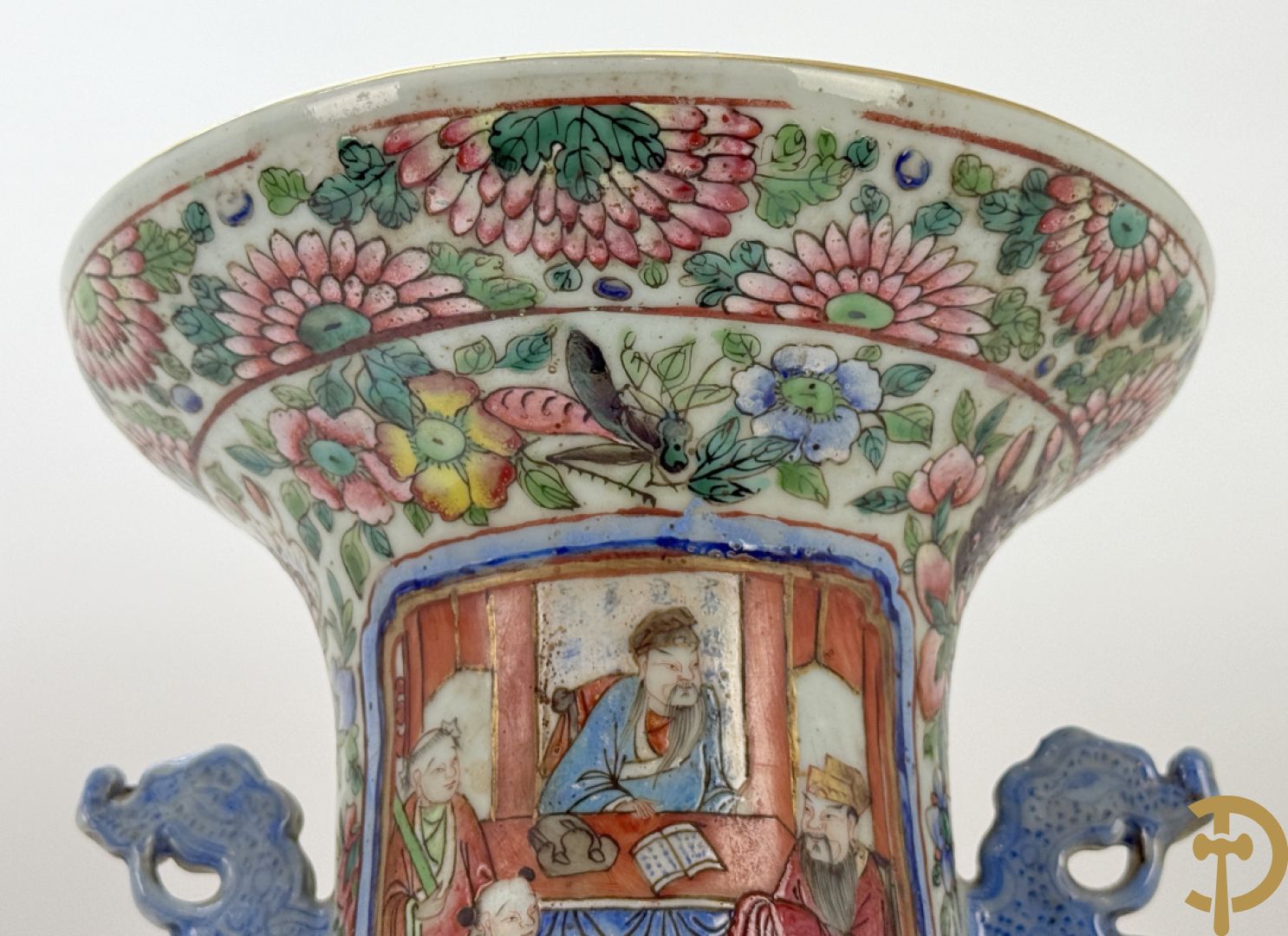 Chinese porseleinen vaas met geanimeerd krijgerdecor en vogeltaferelen