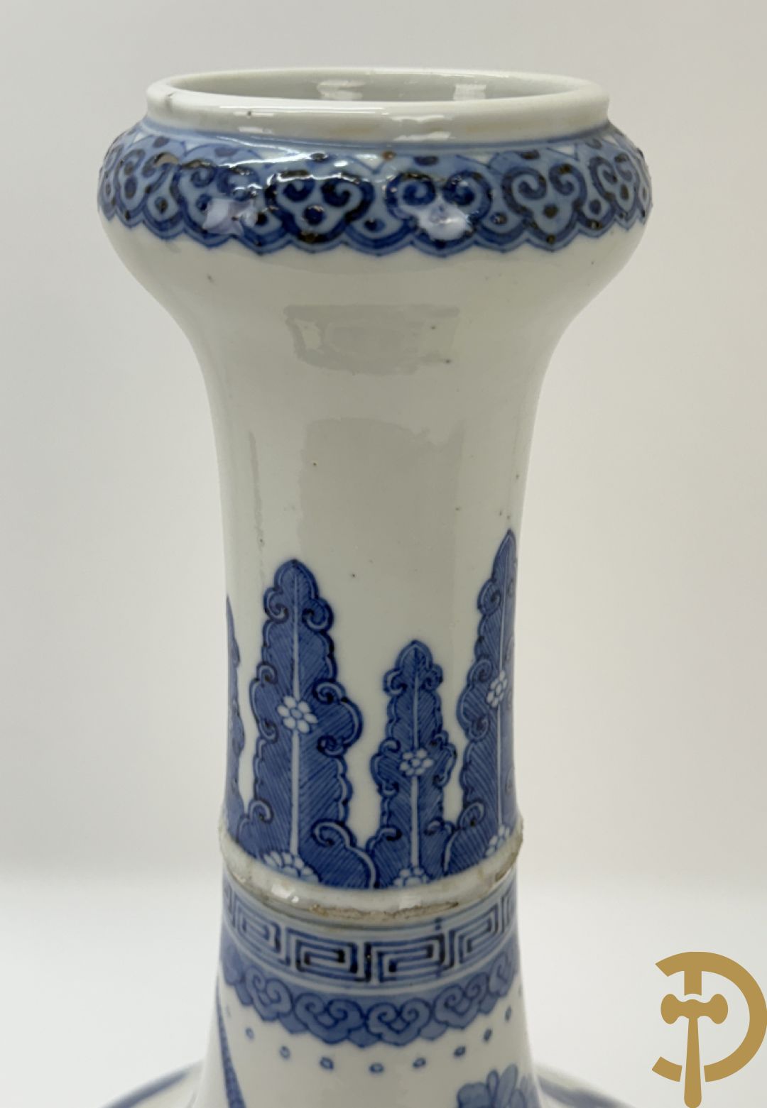 Chinese blauw/witte porseleinen kalebasvormige vaas met bloemen- en vogeldecor, onderaan gemerkt