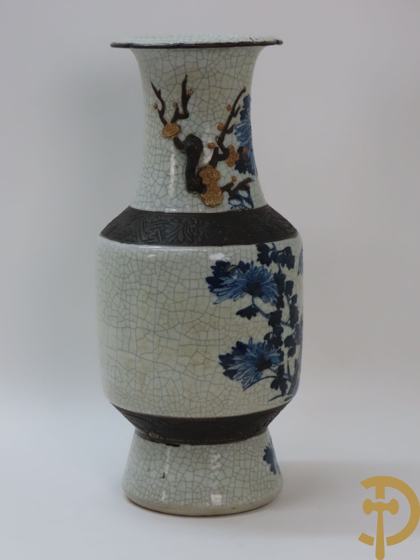 Chinese porseleinen blauw/witte Nankin vaas met bloemen- en vogeldecor + 2 Nankin vazen met krijgerdecor