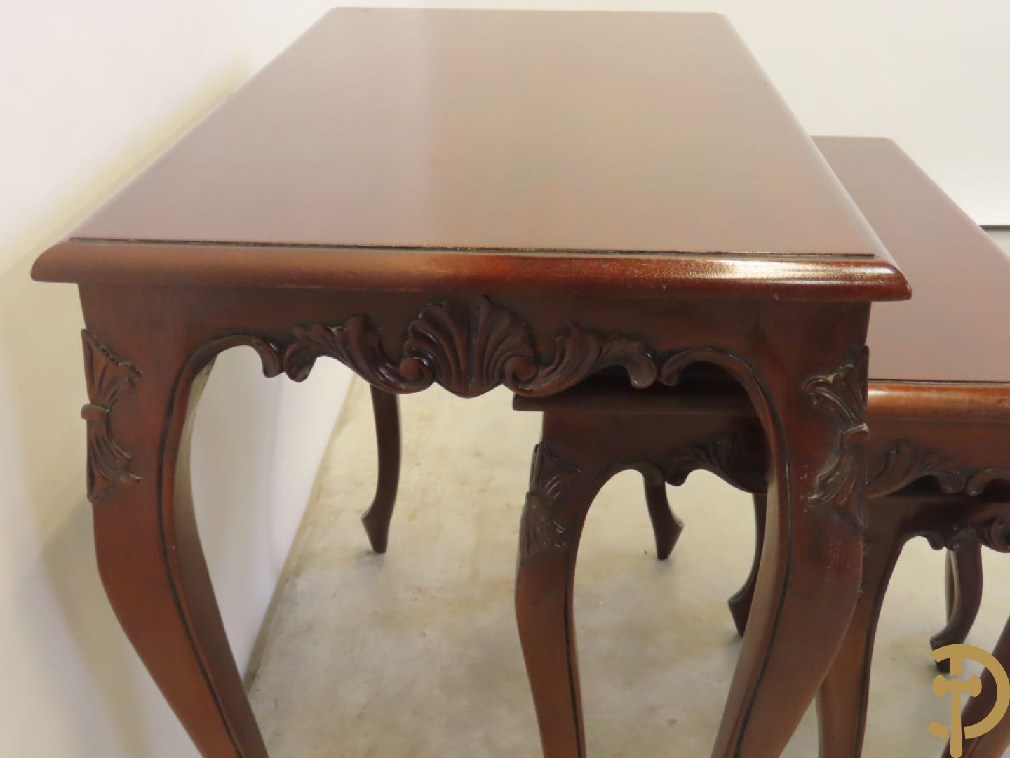 Vier inschuifbare mahoniehouten cigognetafels,  Louis XV stijl