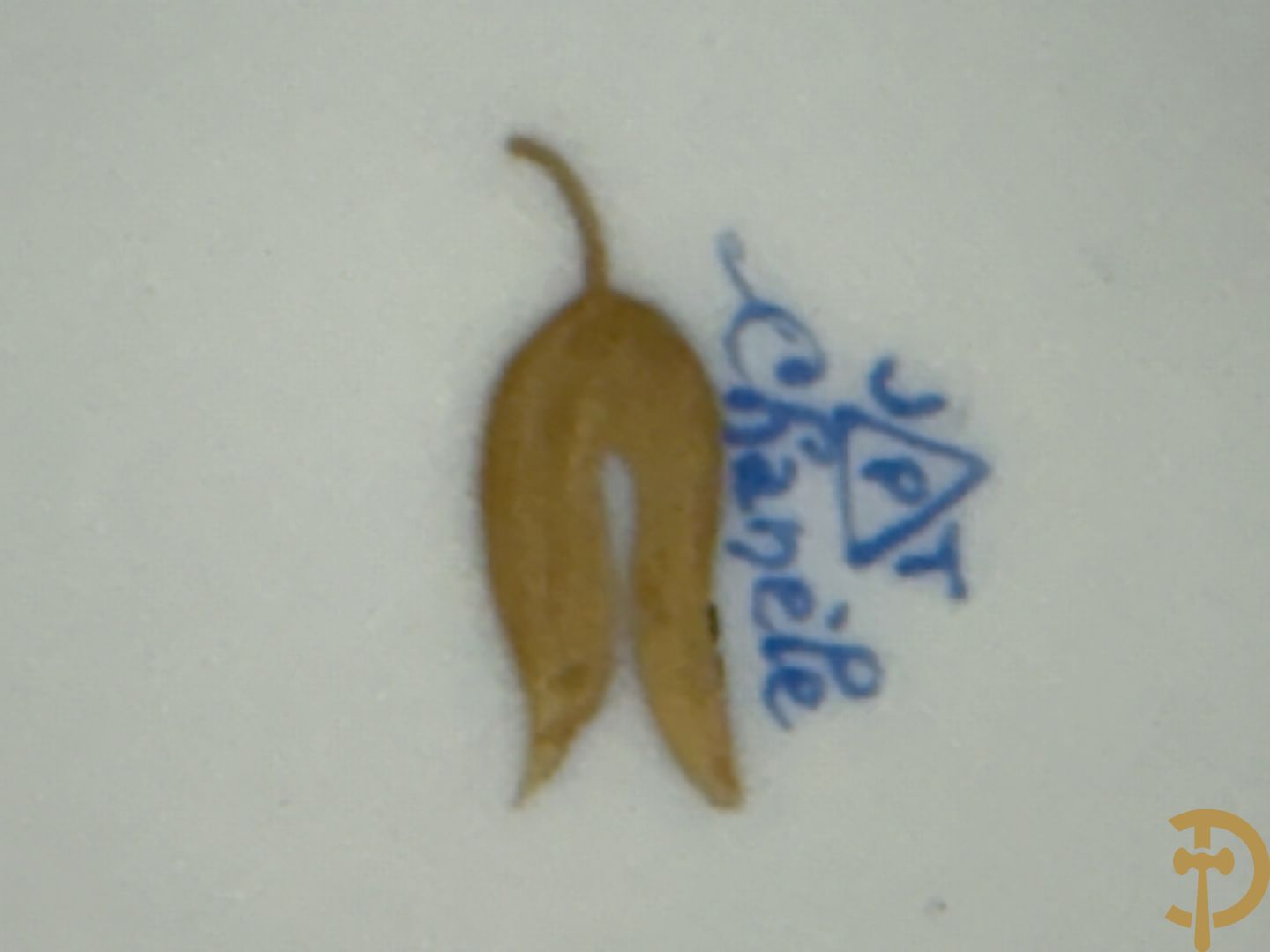 Porseleinen kopje en schoteltje met voorstelling van Napoleon te paard, JPC Chanele + kopje in Limoges porselein + cachepot met bloemendecor