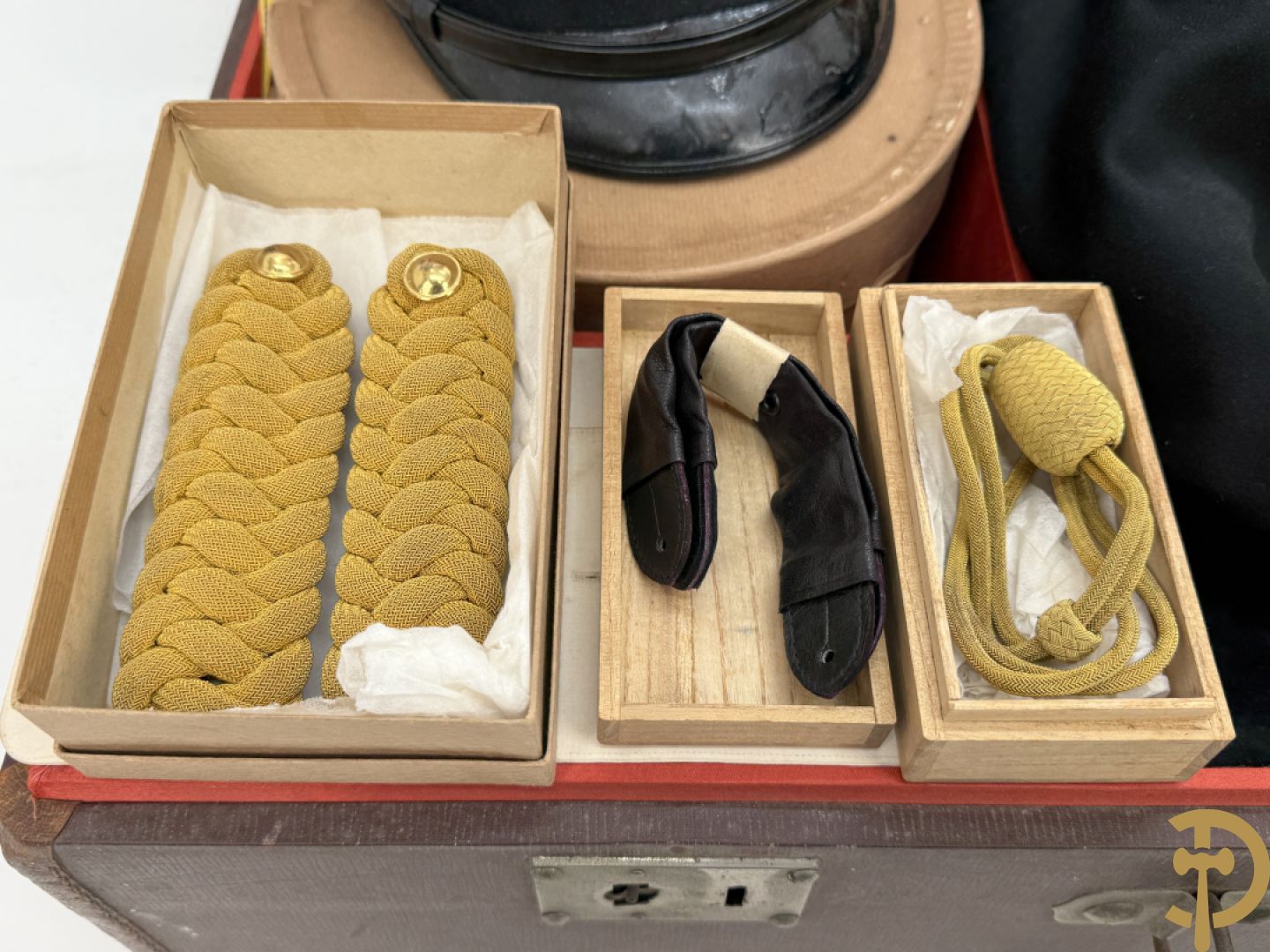 Japans uniform Dareifuku met kepie, epauletten, pluim en bijhorende foto