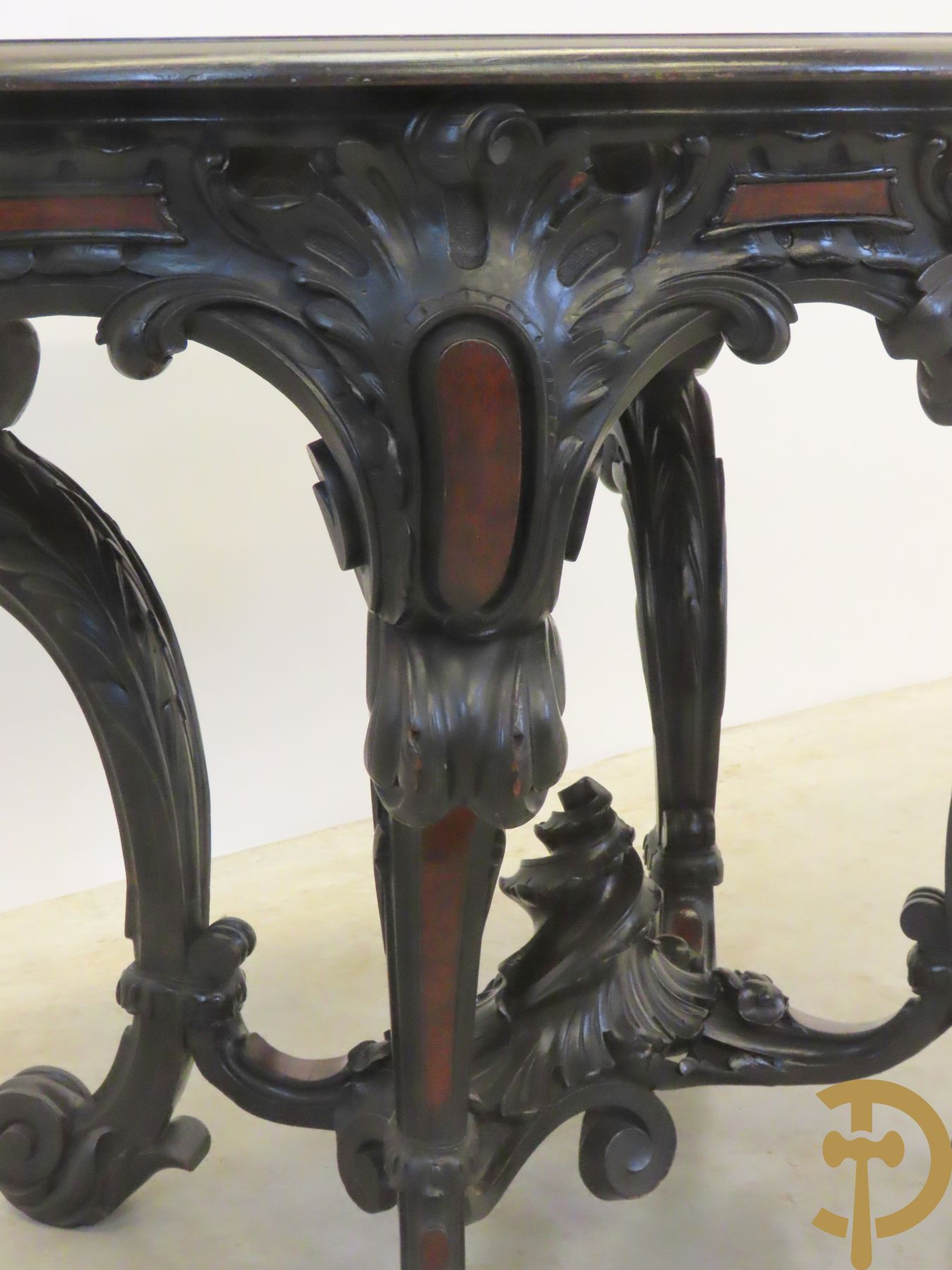 Napoleon III bijzettafel met gesculpteerde rocailles, 19e